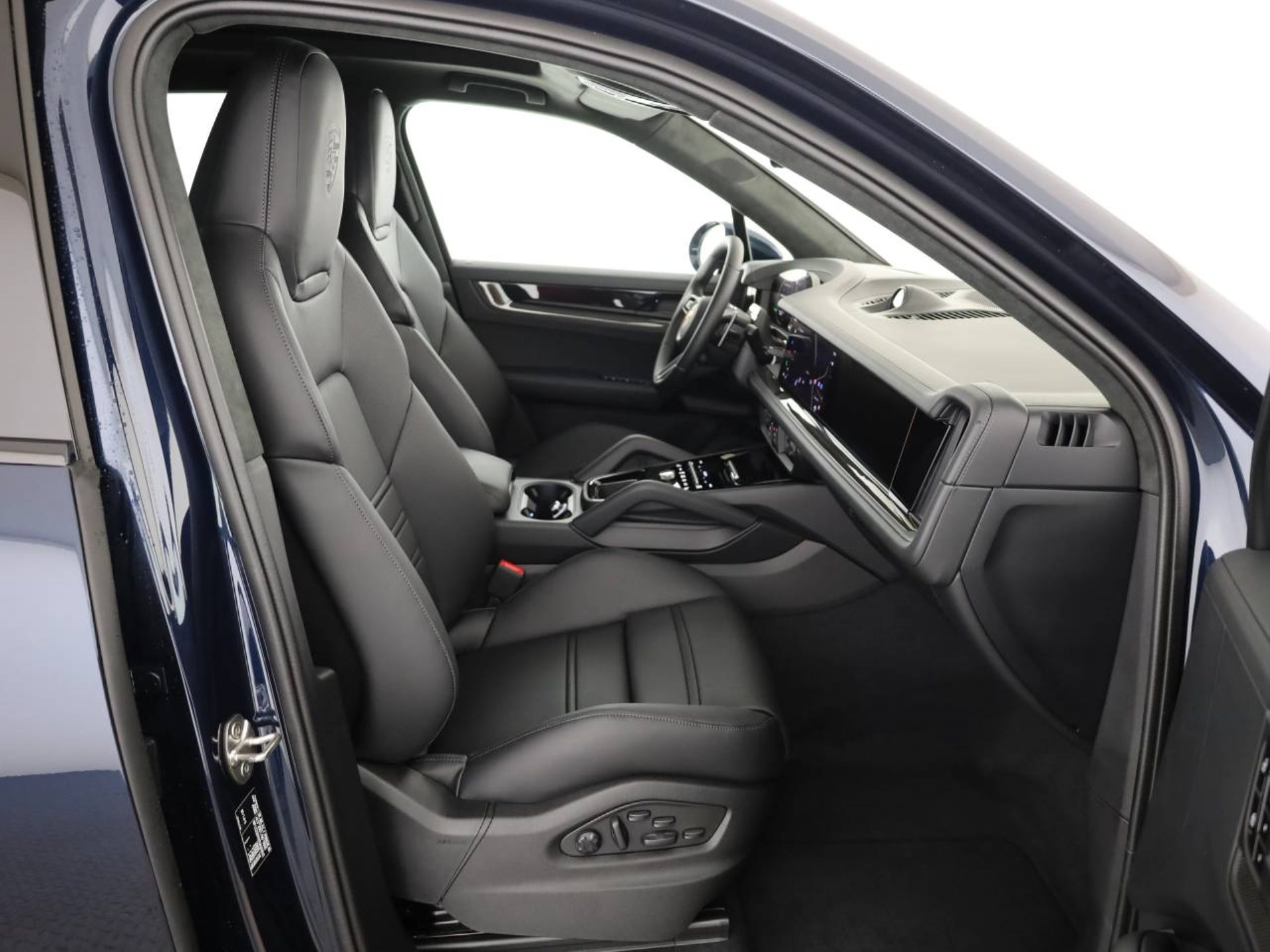 PORSCHE Cayenne GTS-image-12