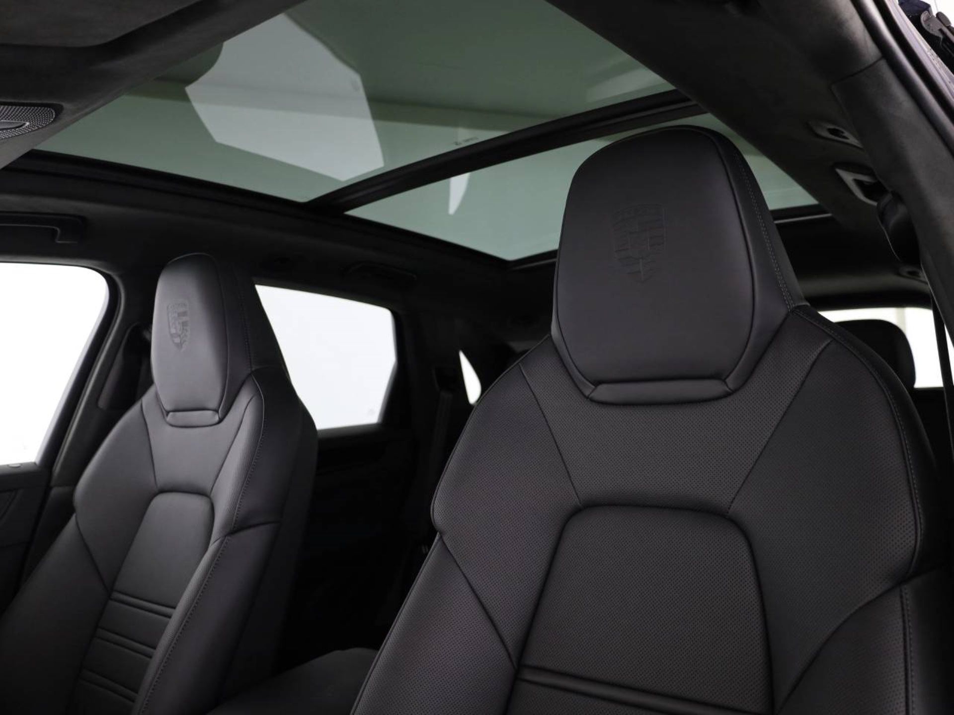 PORSCHE Cayenne GTS-image-17
