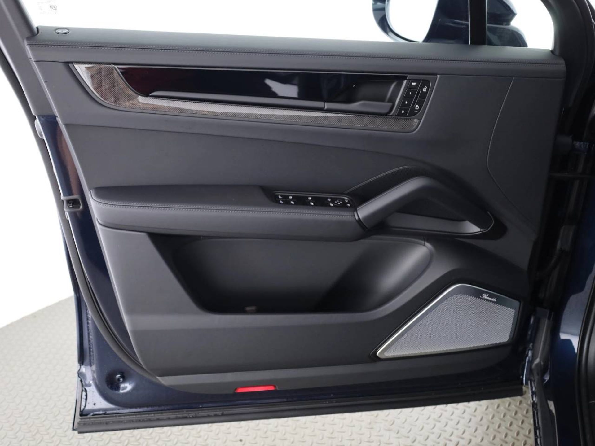 PORSCHE Cayenne GTS-image-16