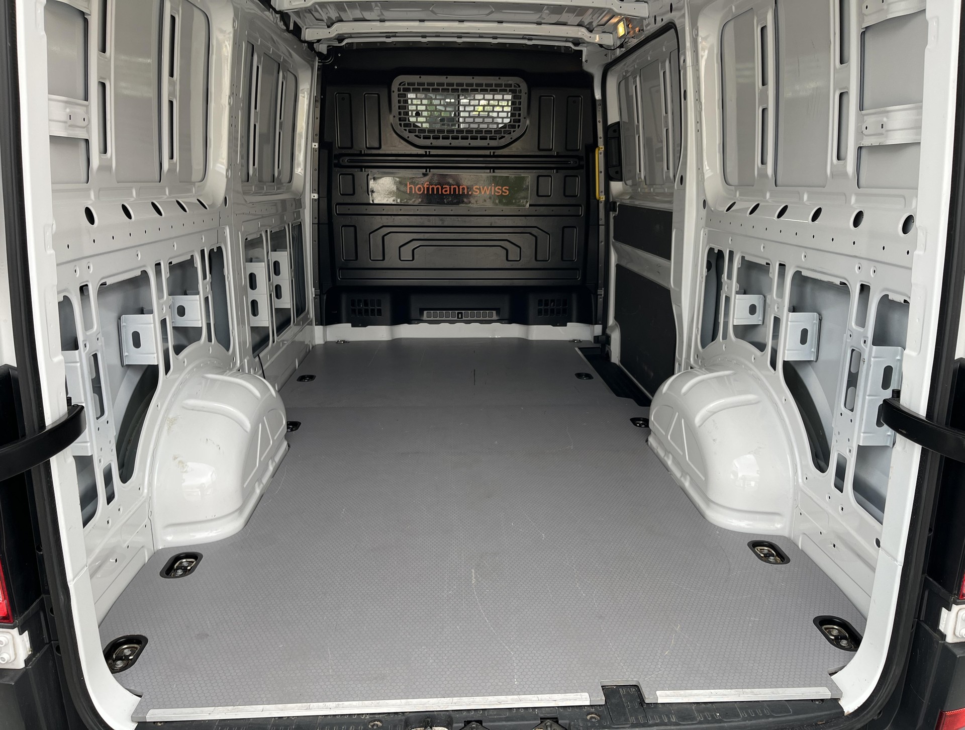 VW Crafter Kastenwagen 35 2.0 BiTDI Entry L3 RS3640 mm-image-7