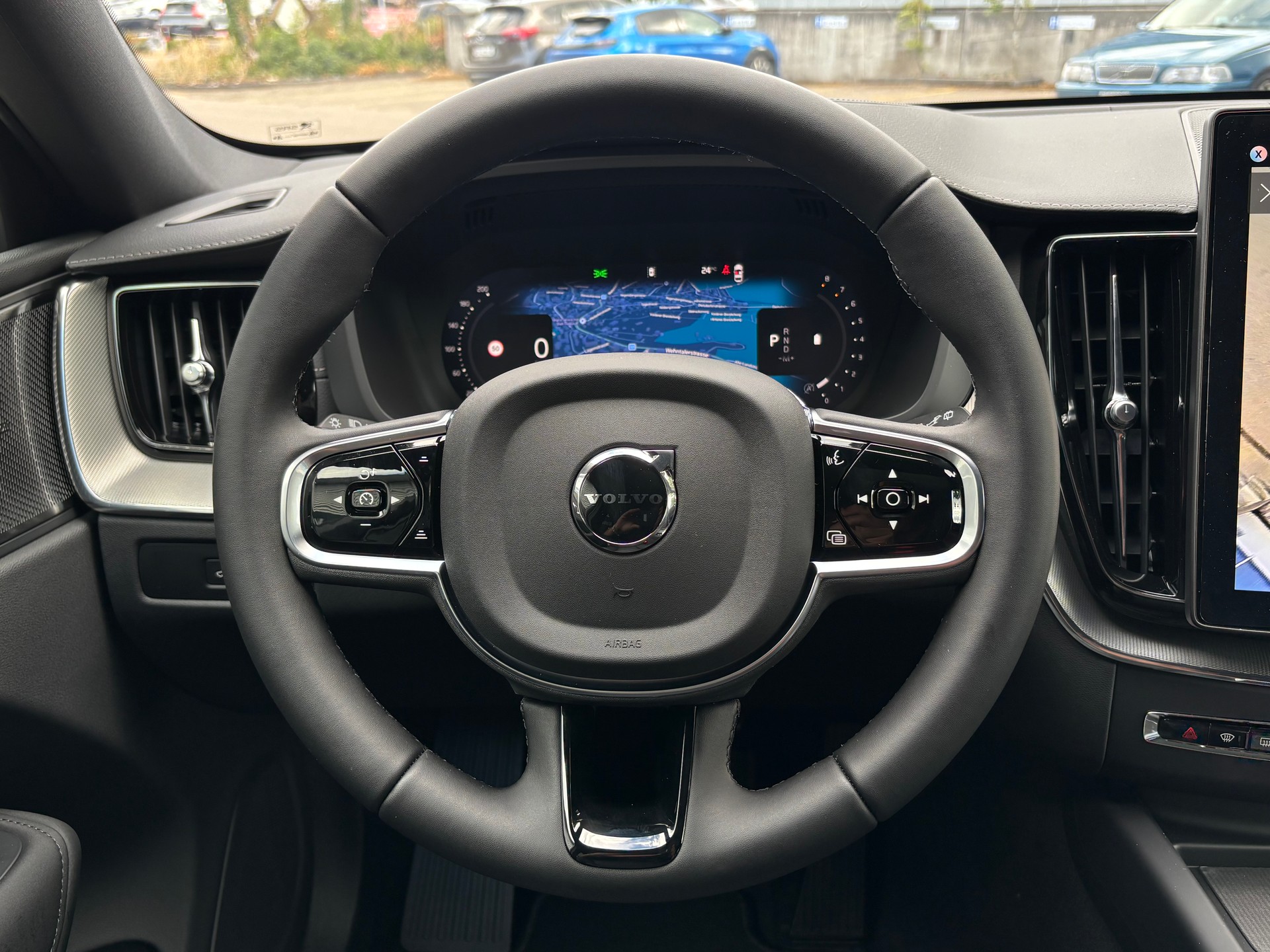 VOLVO XC60 2.0 B5 MH Black Edition AWD-image-17