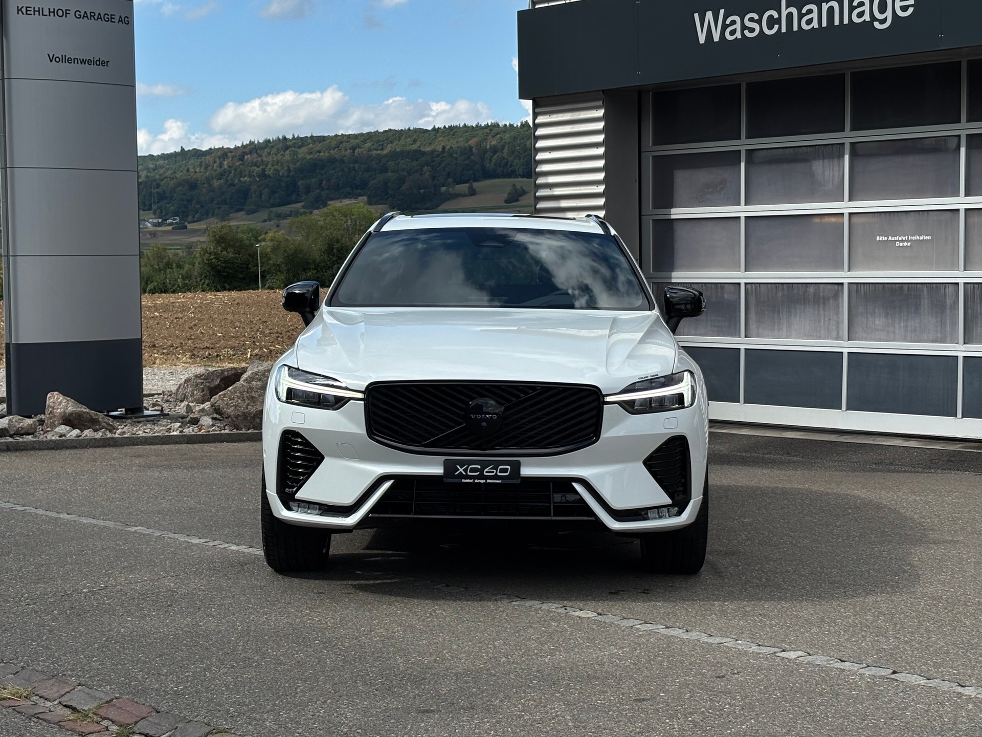 VOLVO XC60 2.0 B5 MH Black Edition AWD-image-6