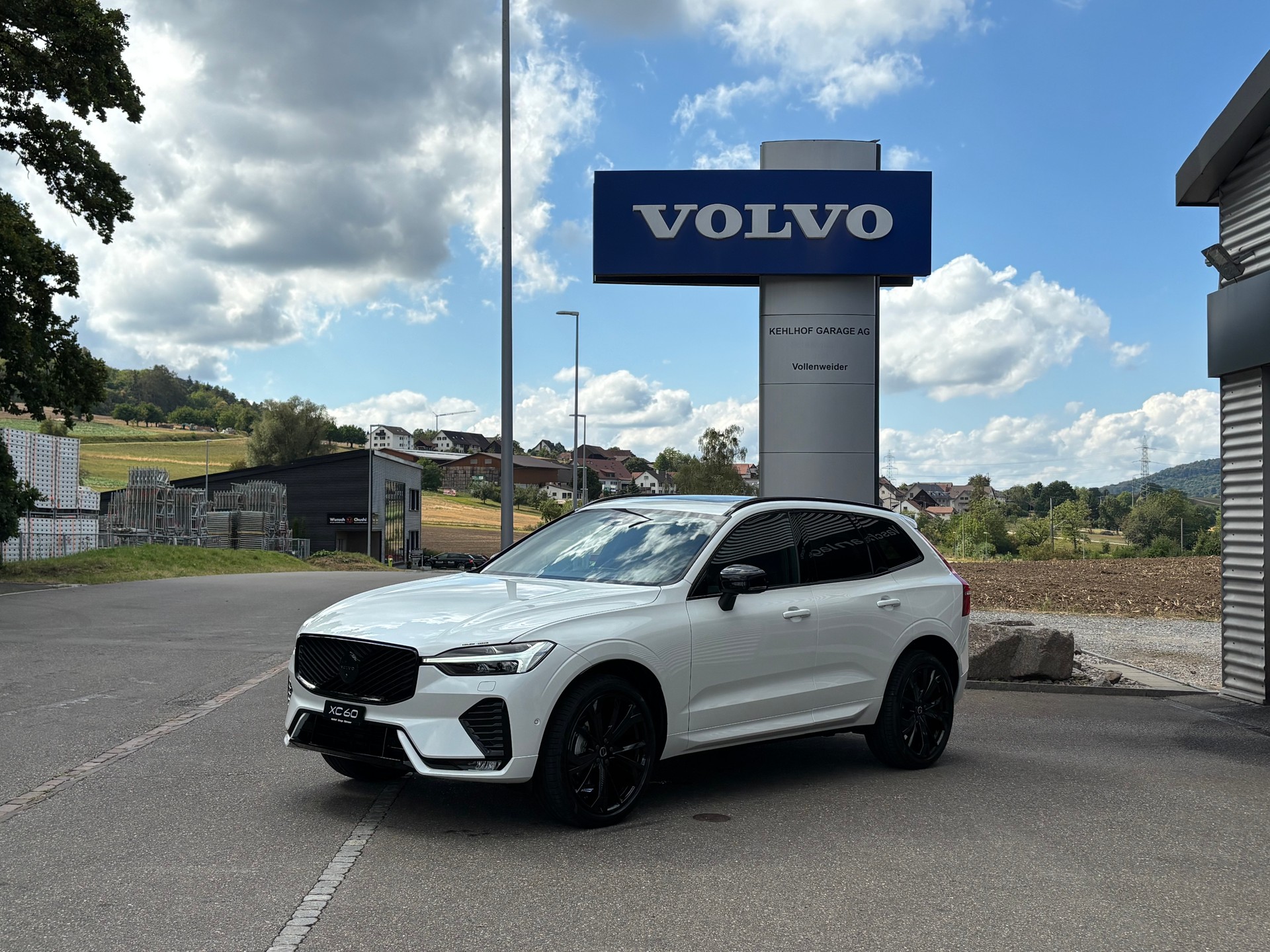 VOLVO XC60 2.0 B5 MH Black Edition AWD-image-0