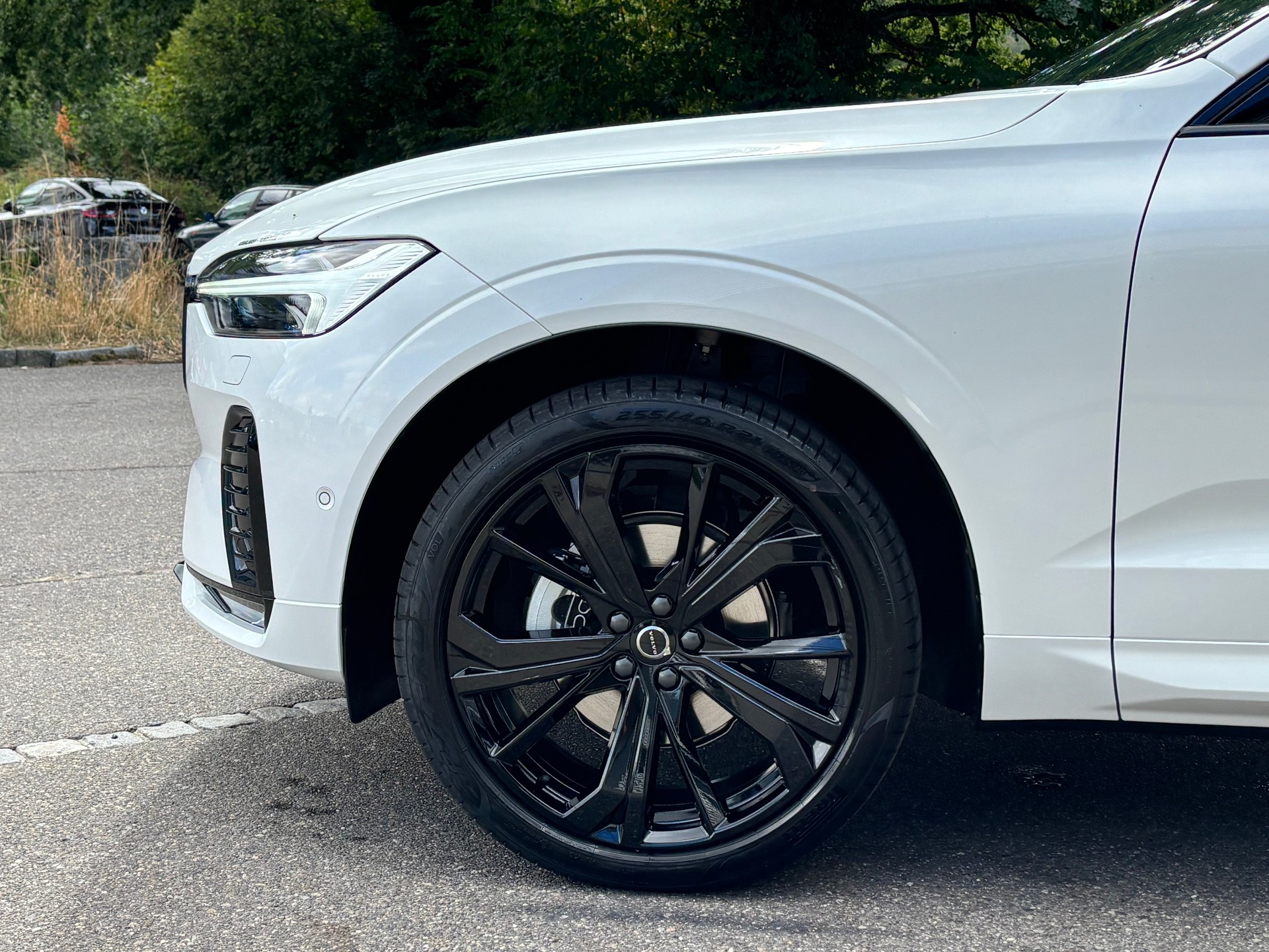 VOLVO XC60 2.0 B5 MH Black Edition AWD-image-1