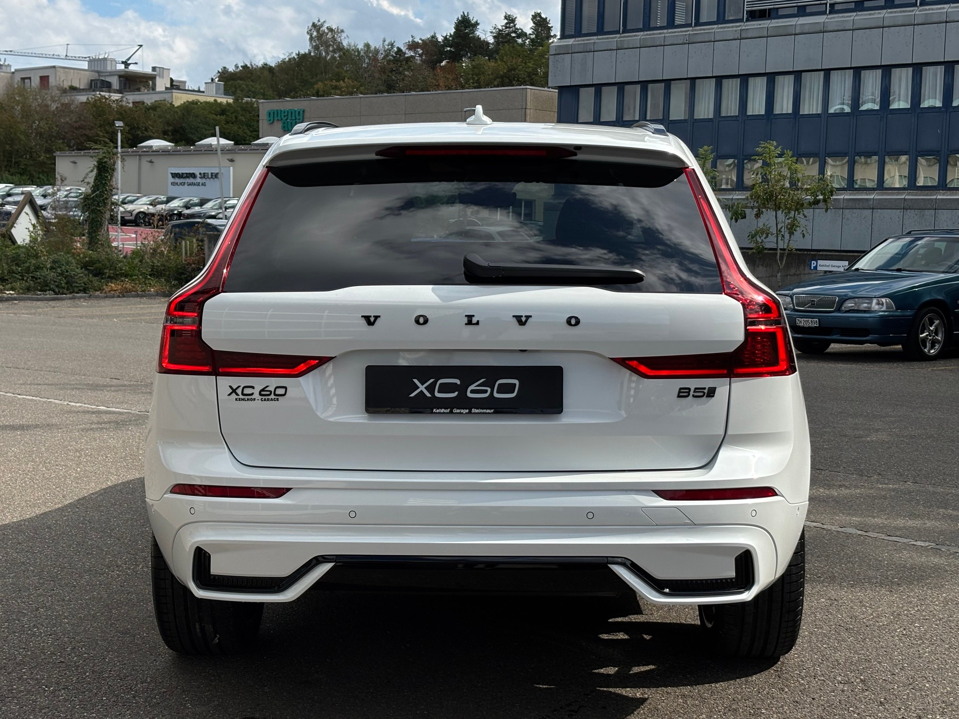 VOLVO XC60 2.0 B5 MH Black Edition AWD-image-7