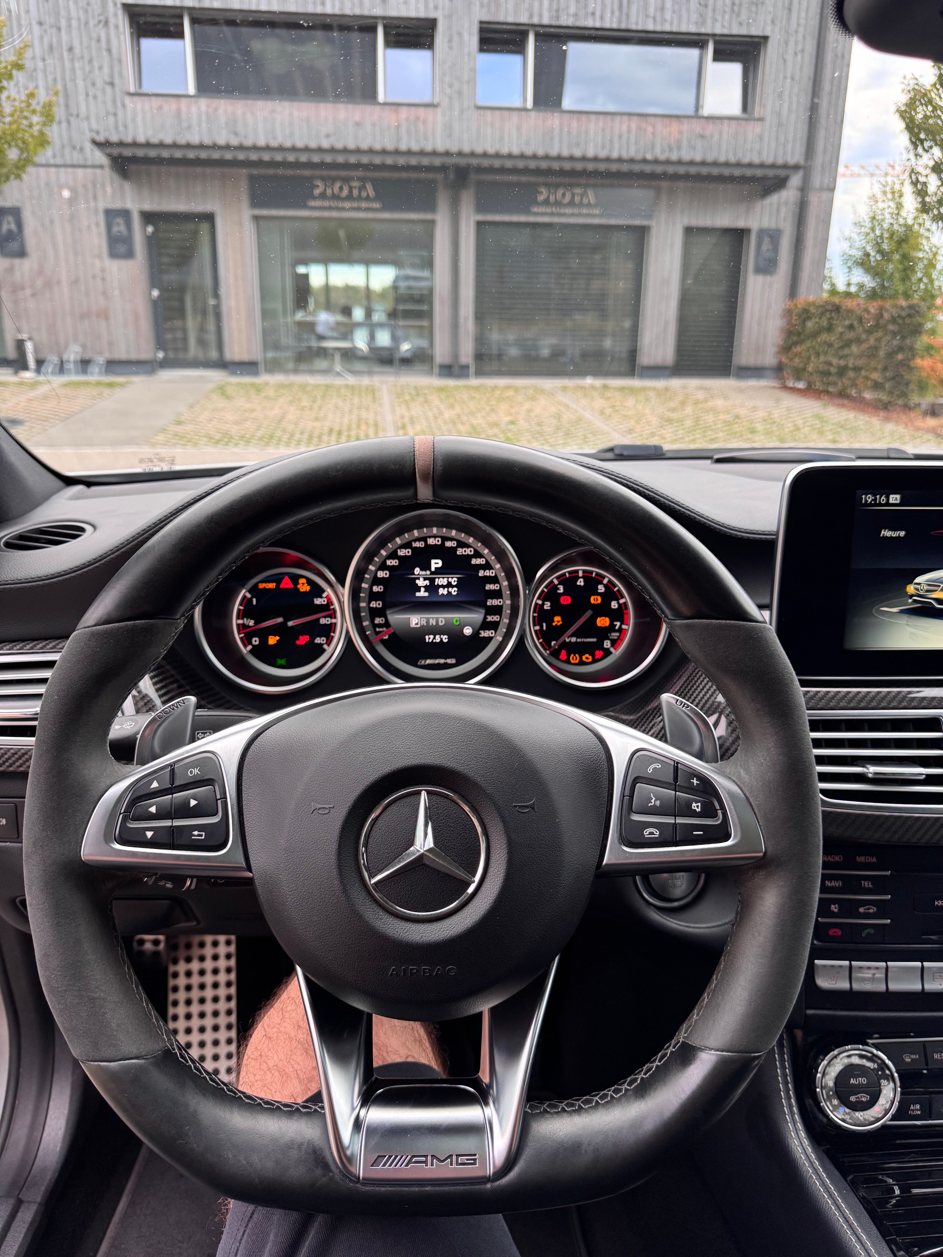 MERCEDES-BENZ CLS 63 AMG S 4Matic Speedshift MCT-image-13