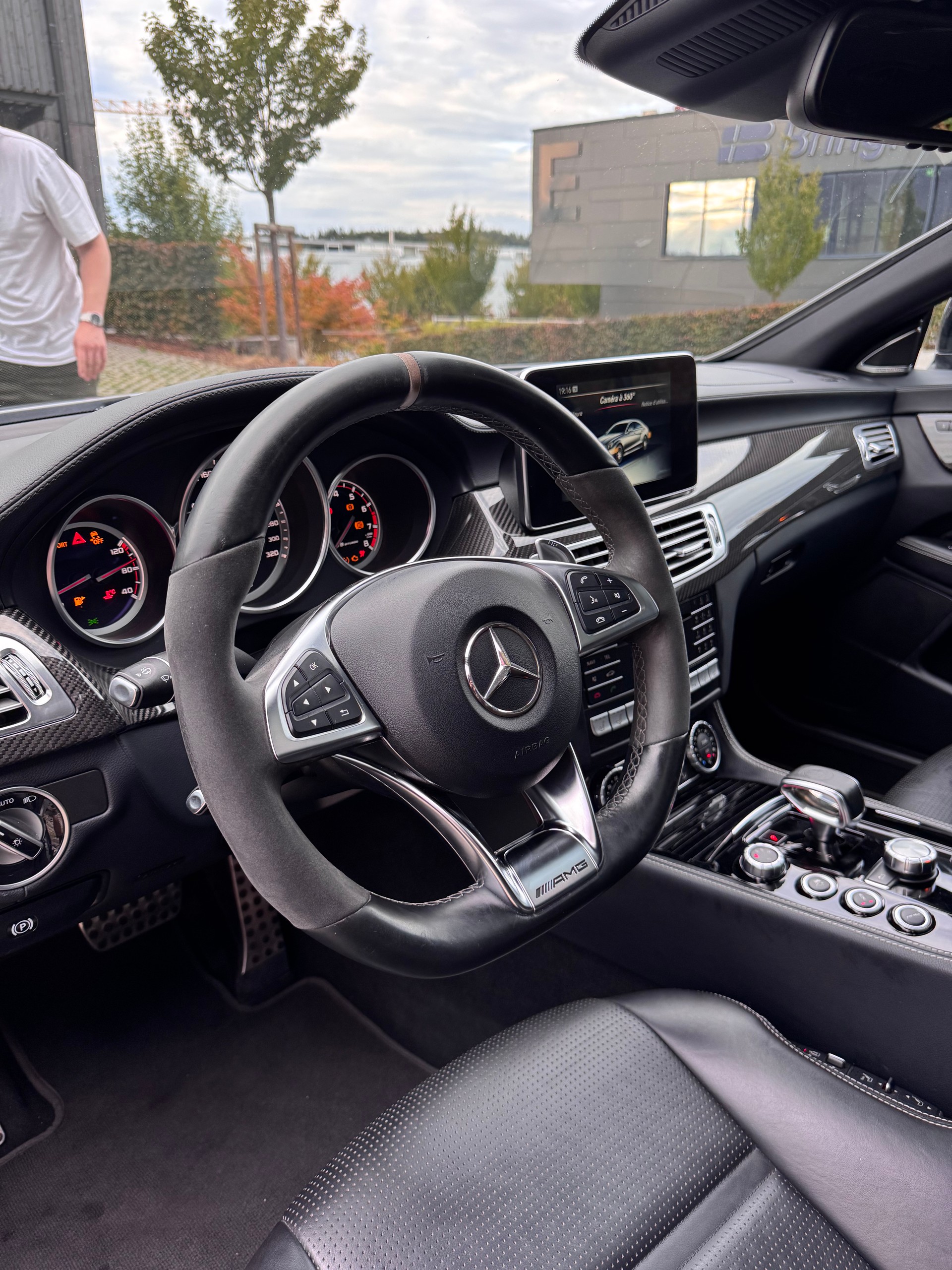 MERCEDES-BENZ CLS 63 AMG S 4Matic Speedshift MCT-image-9