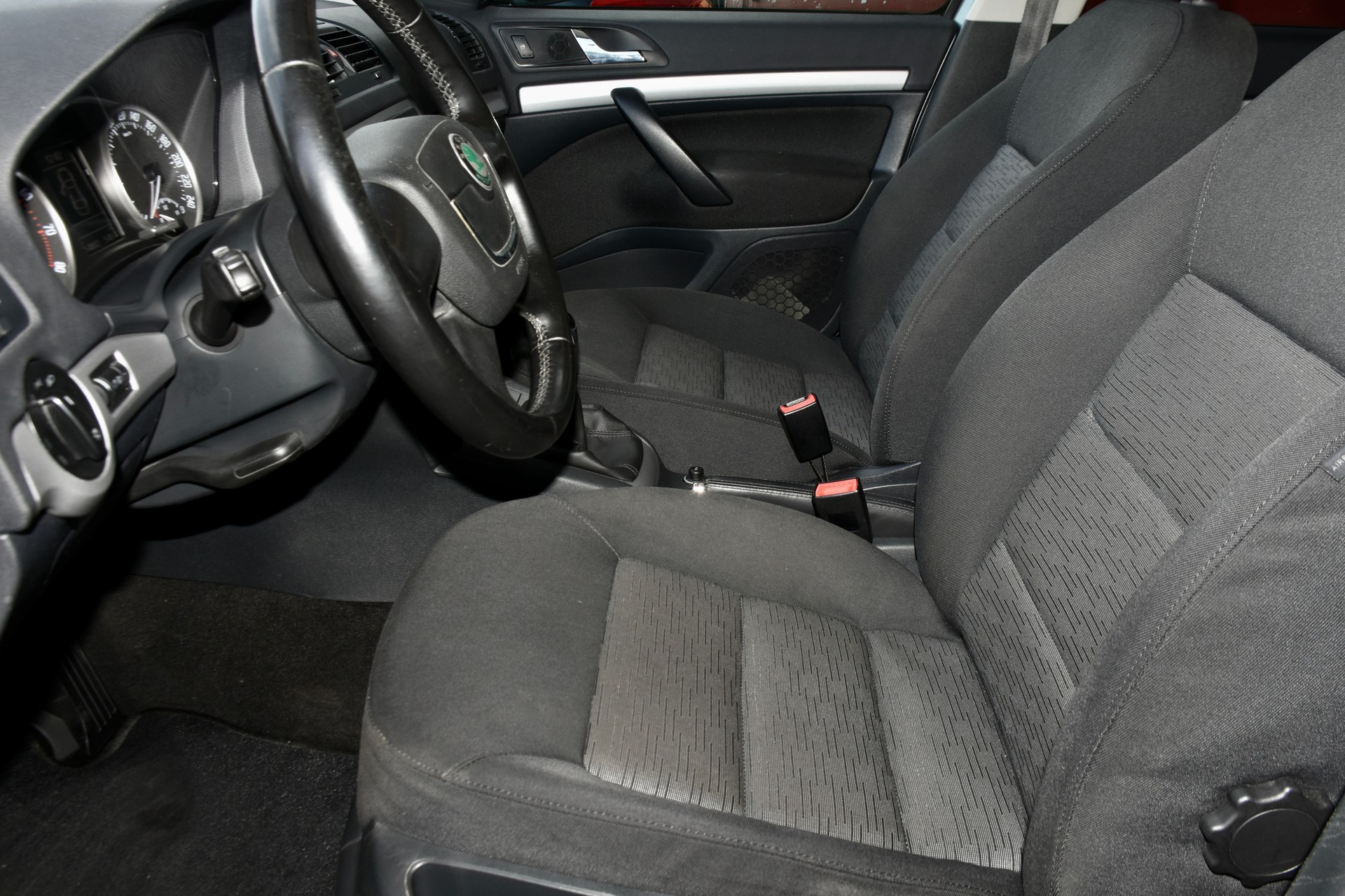 SKODA Octavia Combi 1.4 TSI Twenty20-image-2