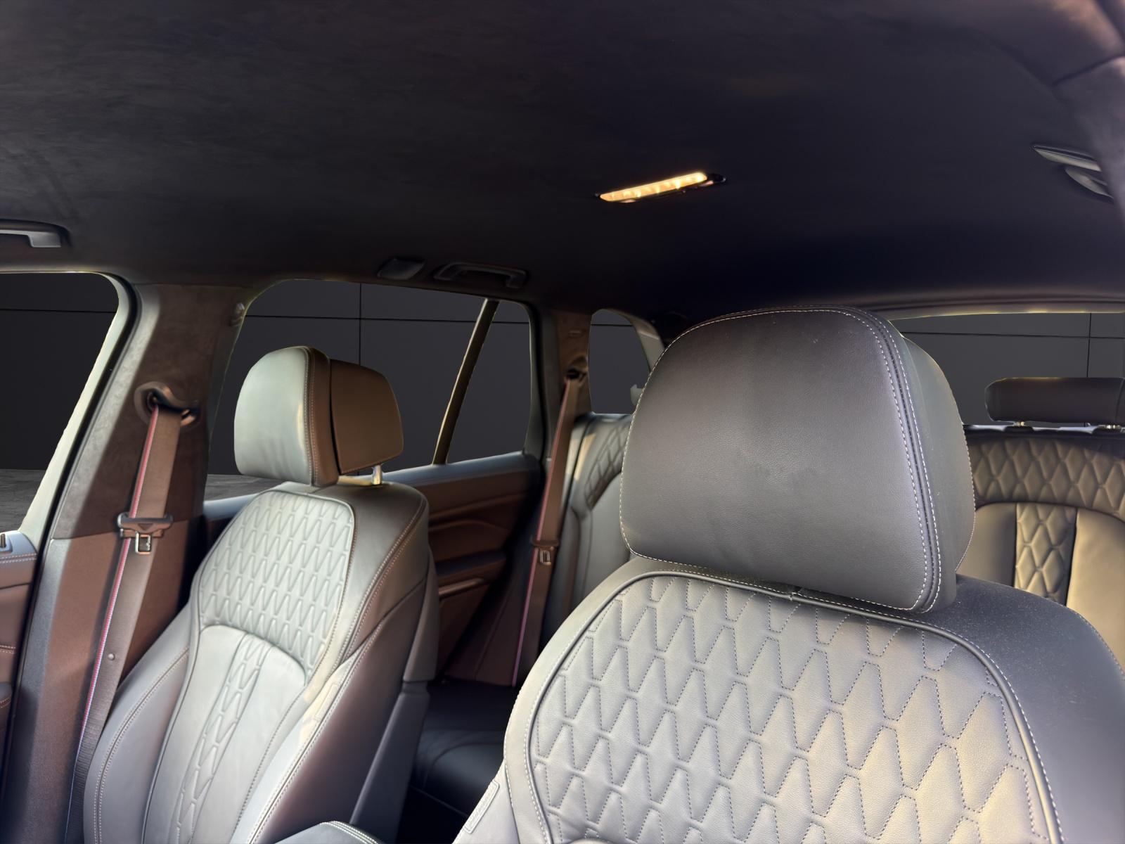 BMW X5 M60i xDrive-image-14