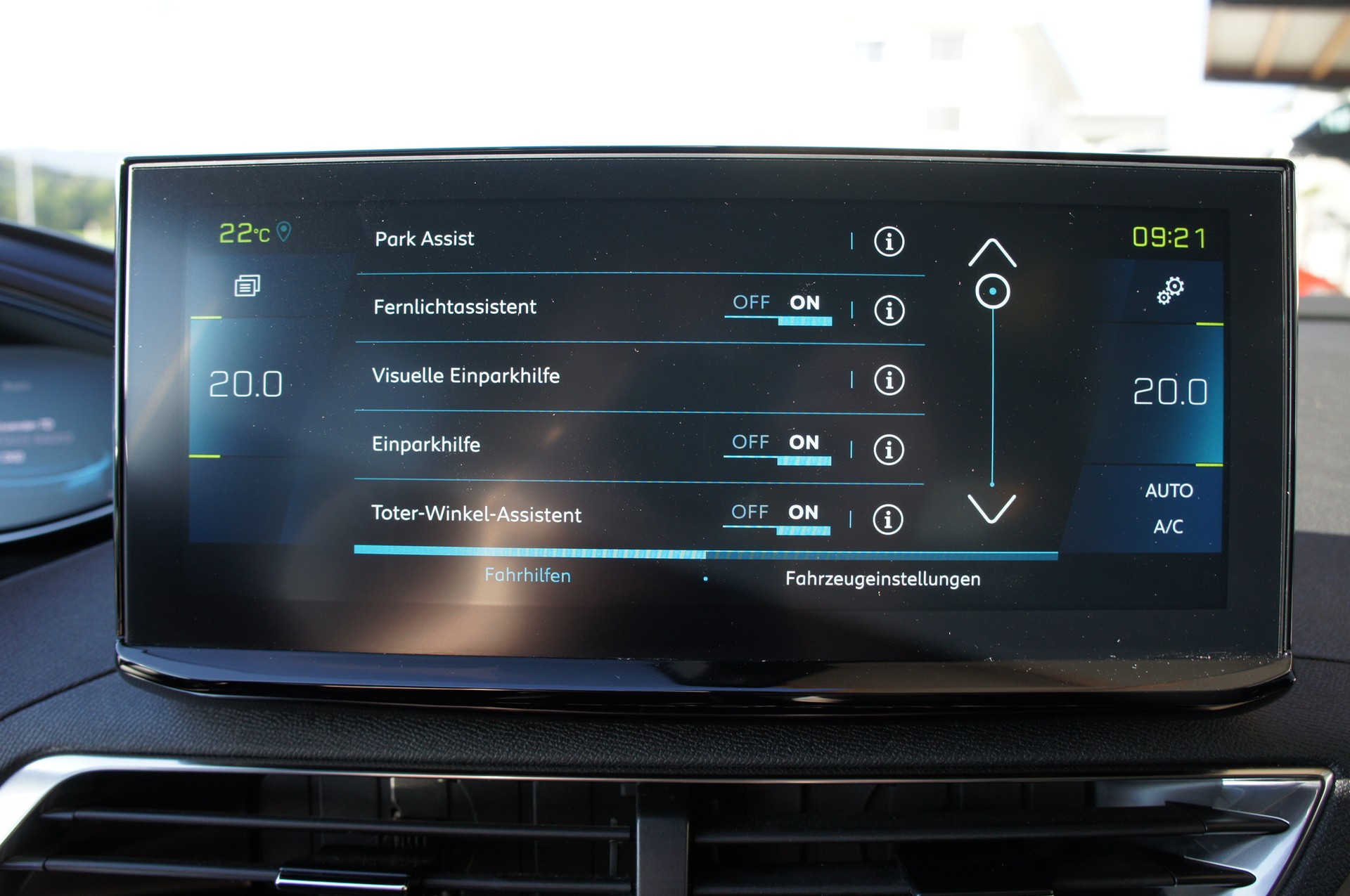 PEUGEOT 3008 300e Hybrid4 GT EAT8-image-21