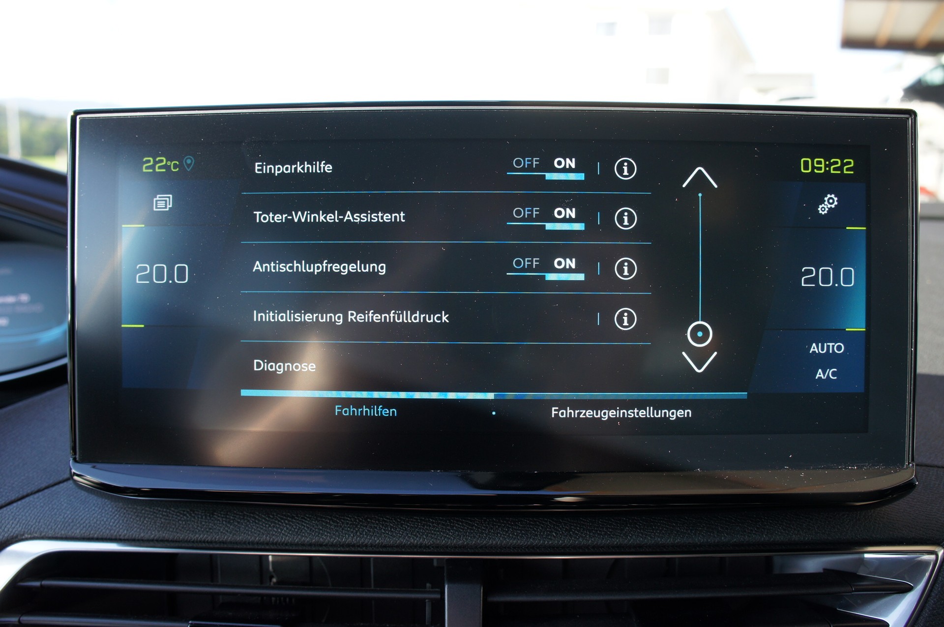 PEUGEOT 3008 300e Hybrid4 GT EAT8-image-22