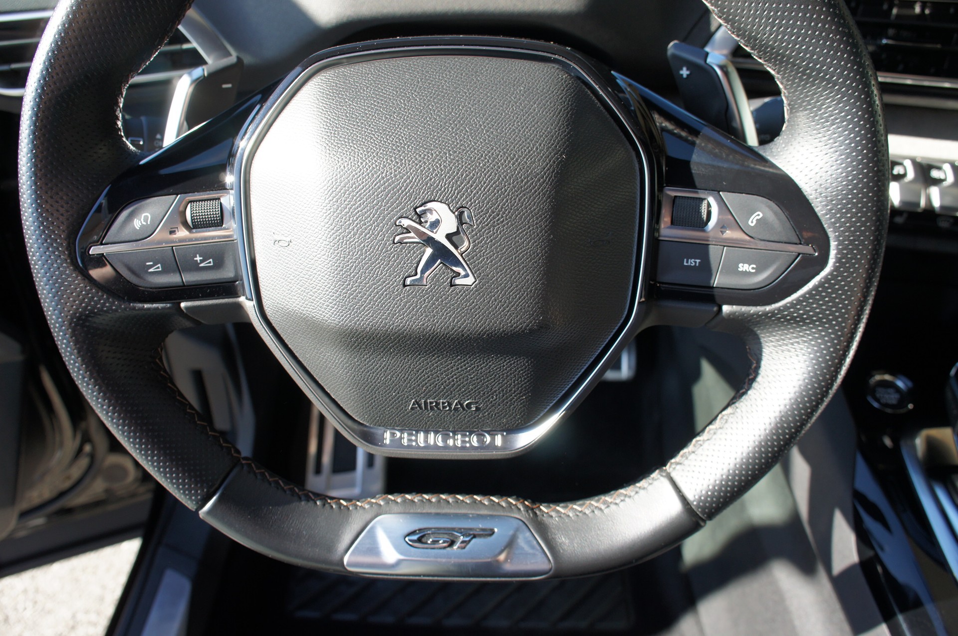PEUGEOT 3008 300e Hybrid4 GT EAT8-image-24