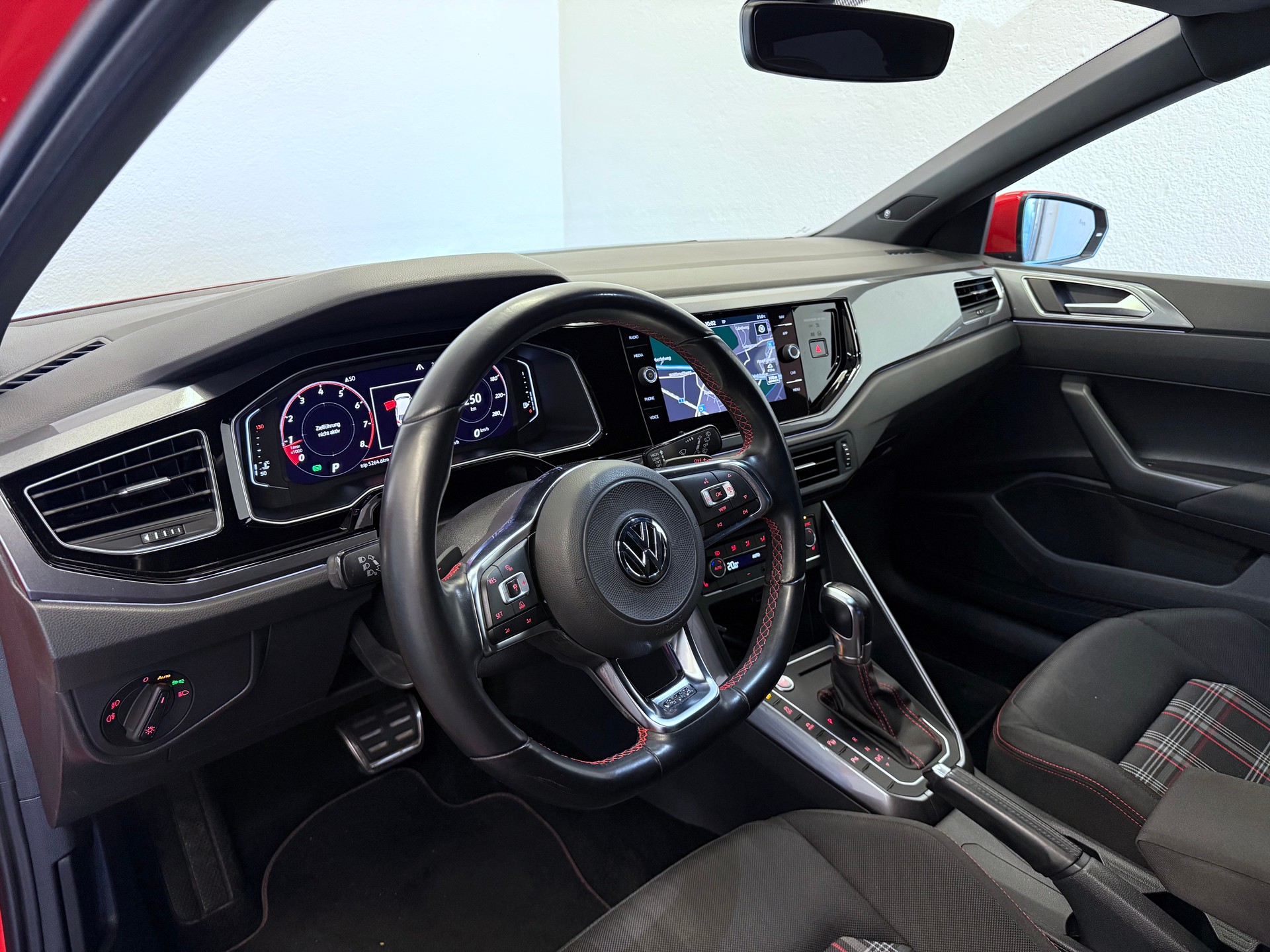 VW Polo 2.0 TSI GTI DSG-image-15