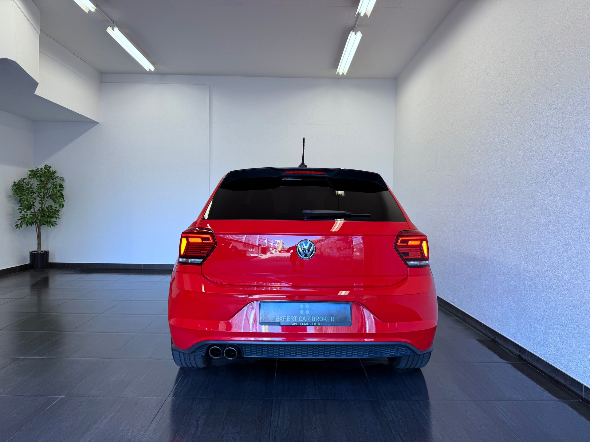 VW Polo 2.0 TSI GTI DSG-image-9