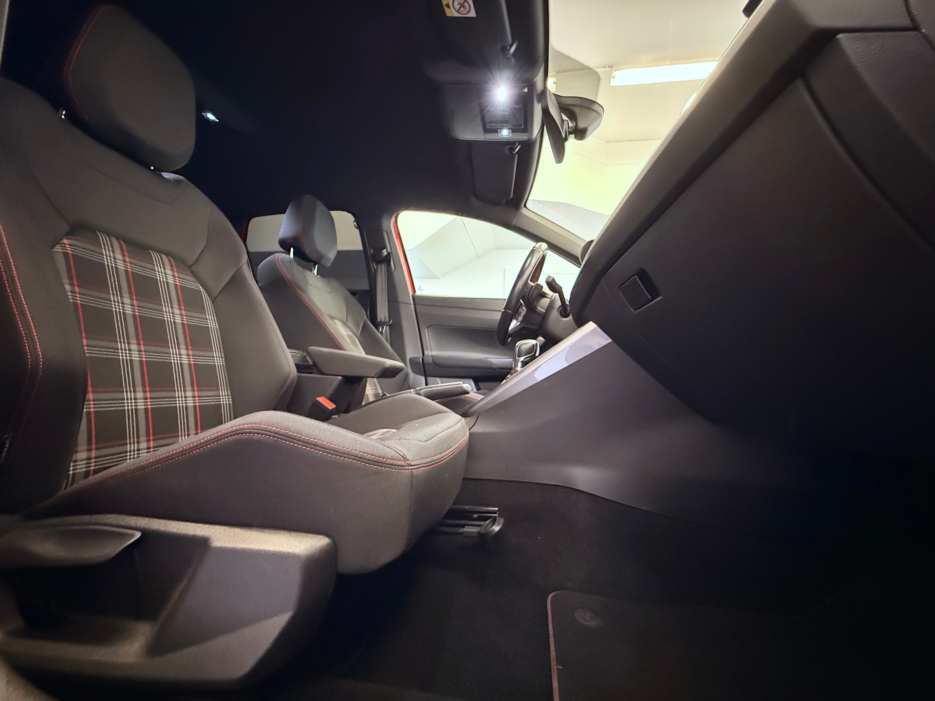 VW Polo 2.0 TSI GTI DSG-image-18