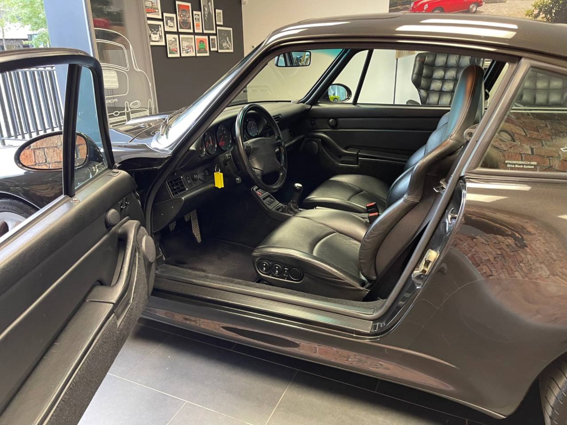 PORSCHE 911 Turbo-image-26