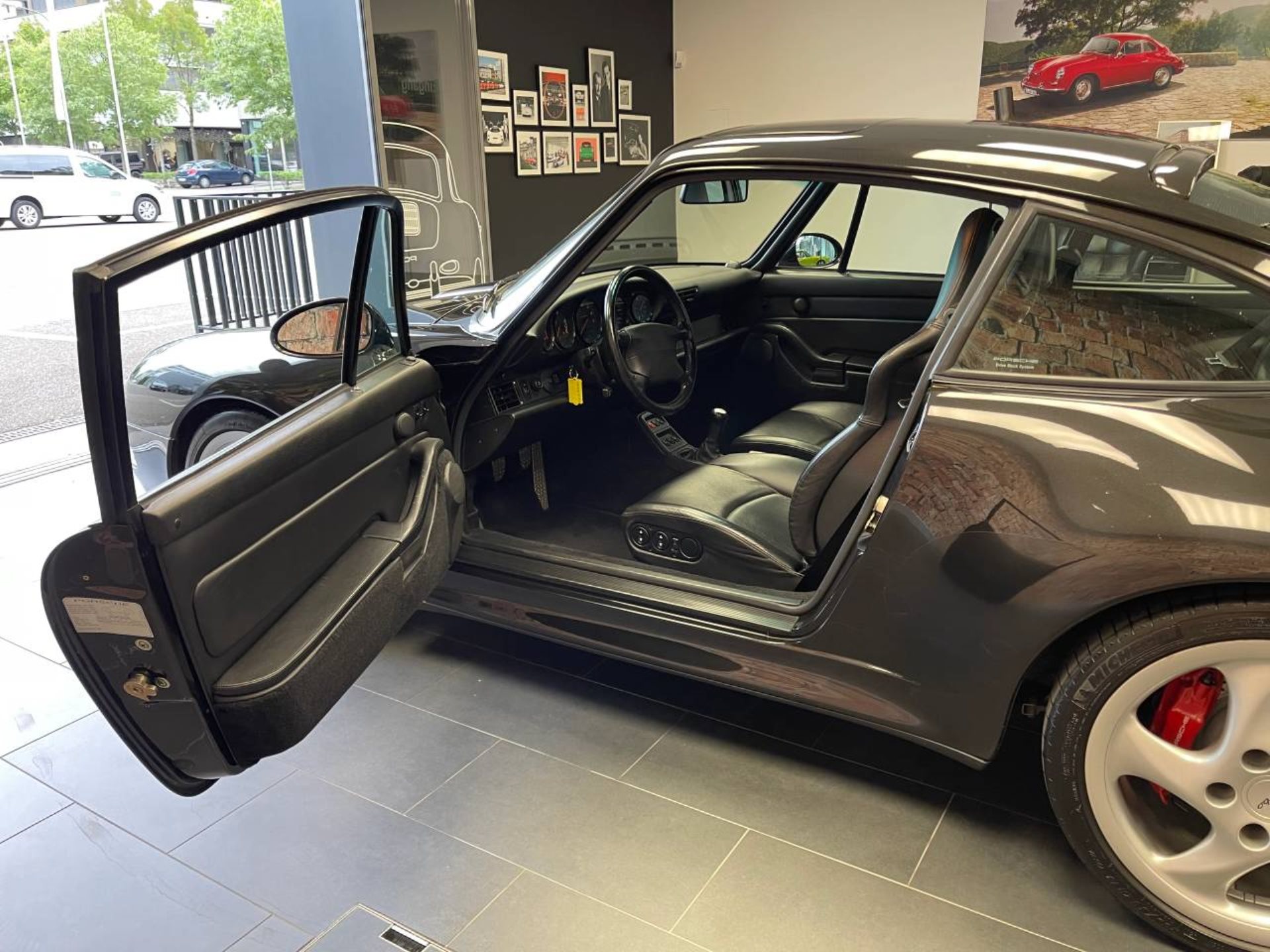 PORSCHE 911 Turbo-image-21