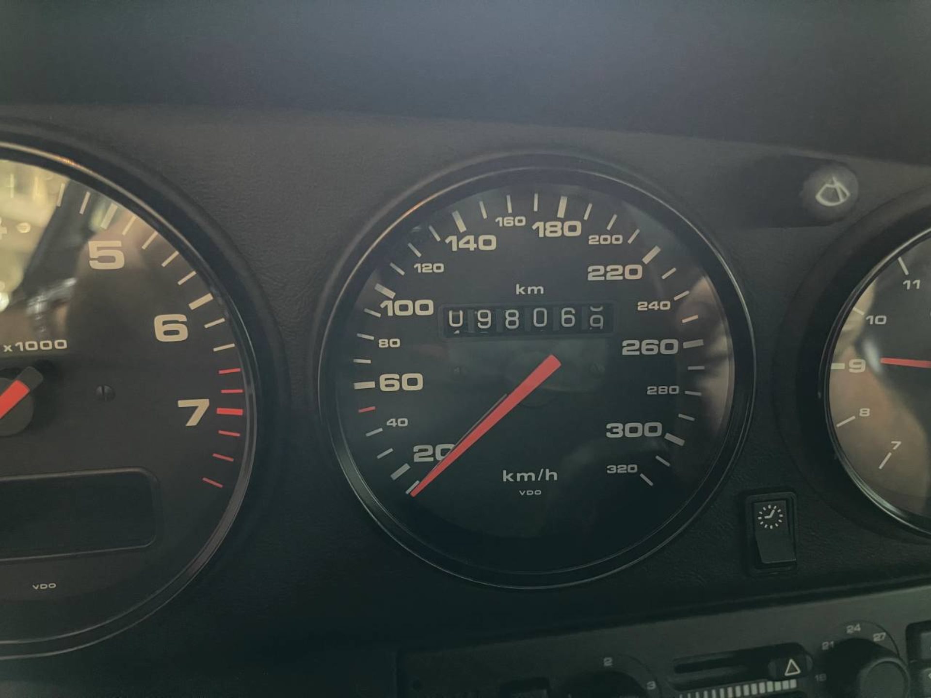 PORSCHE 911 Turbo-image-25