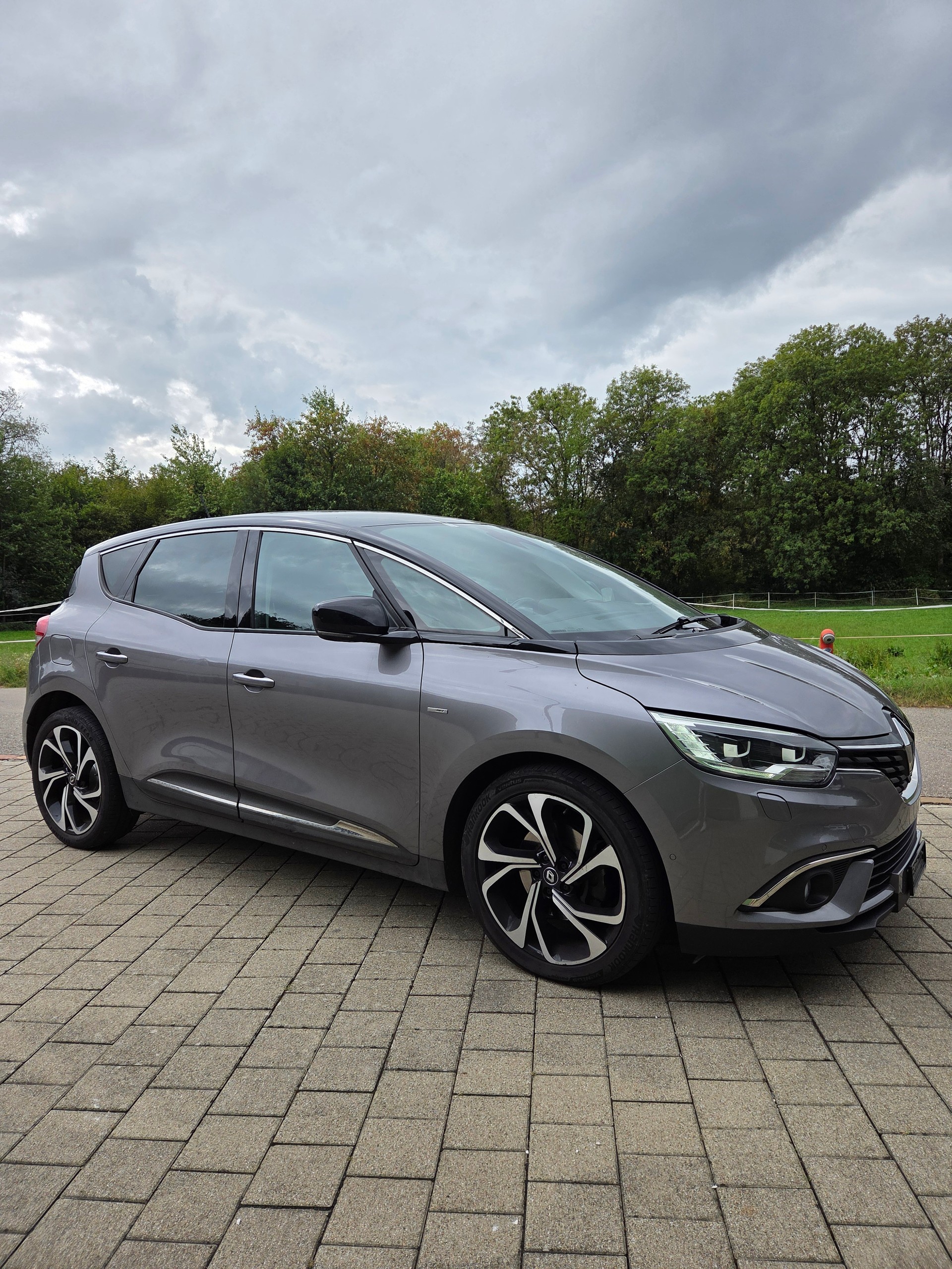RENAULT Scénic 1.6 dCi Bose EDC-image-1