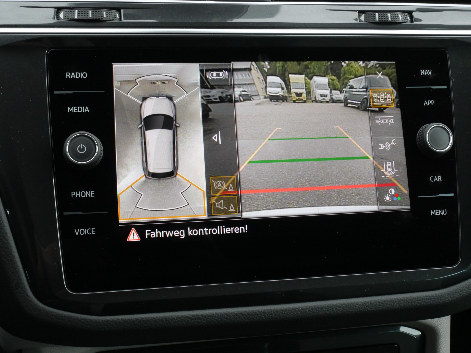 VW Tiguan 1.4TSI PHEV Elegance DSG *CH-Auto, AHK-schwenkbar, 360°-Kamera*-image-17