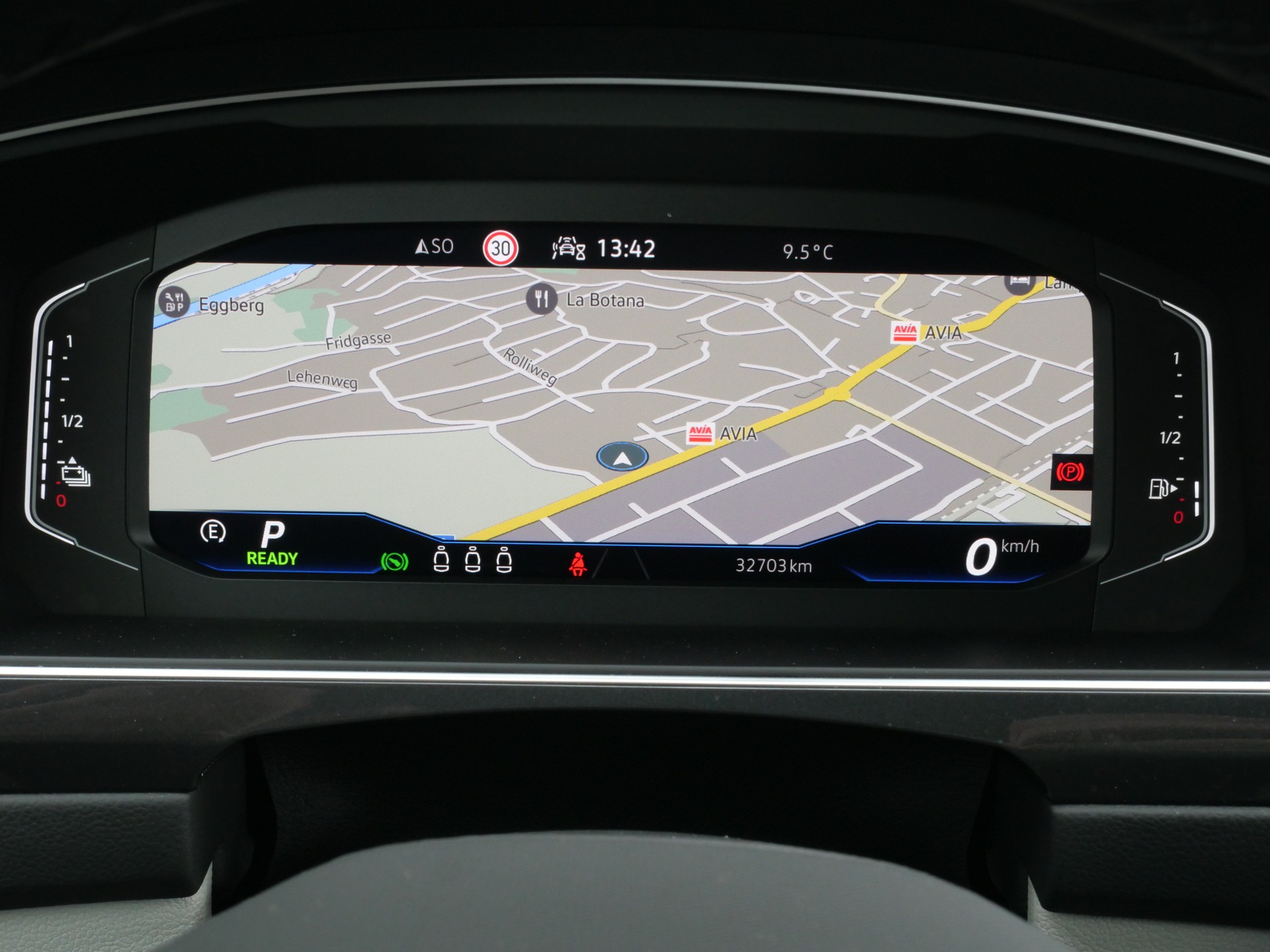 VW Tiguan 1.4TSI PHEV Elegance DSG *CH-Auto, AHK-schwenkbar, 360°-Kamera*-image-25