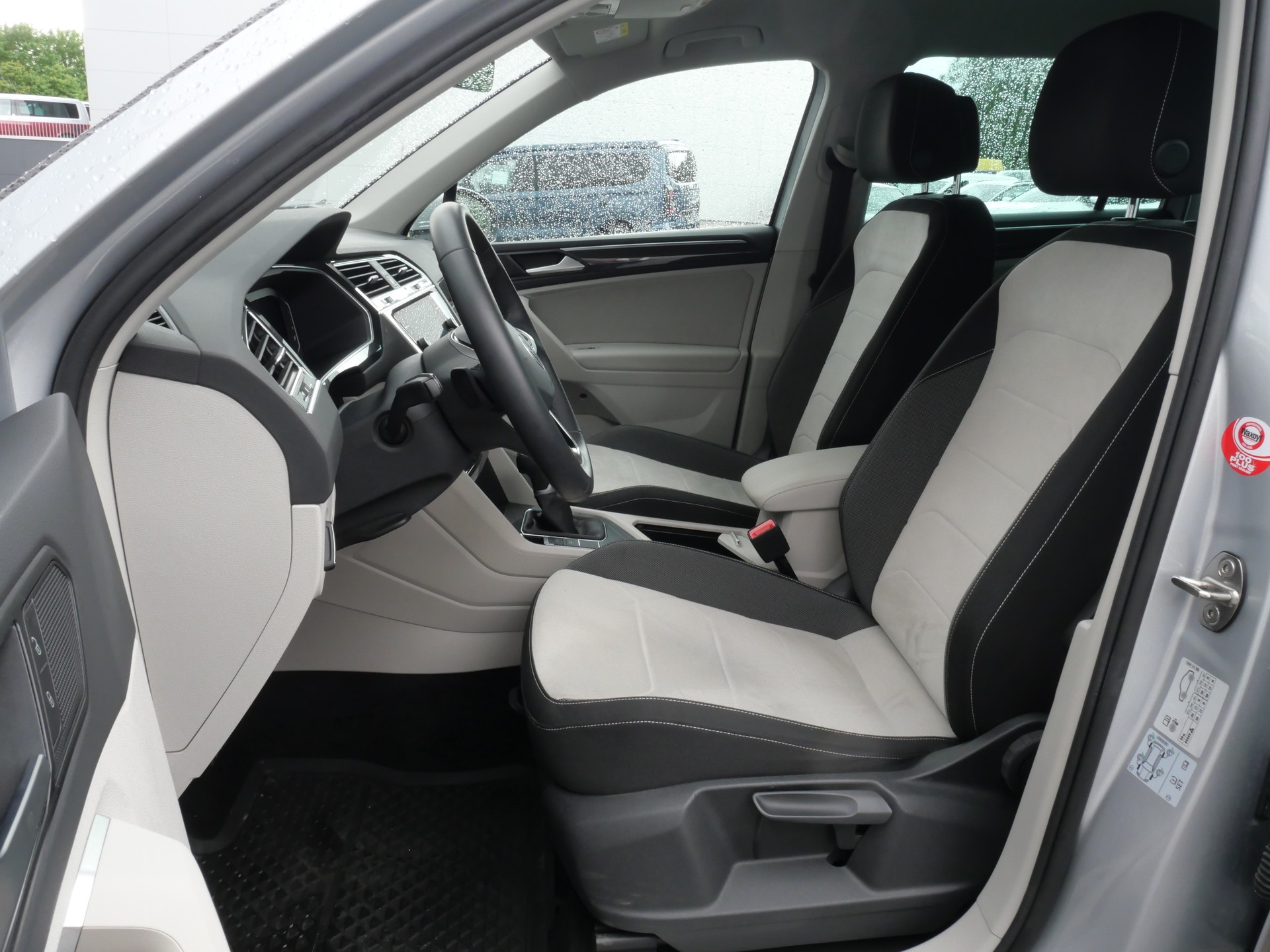 VW Tiguan 1.4TSI PHEV Elegance DSG *CH-Auto, AHK-schwenkbar, 360°-Kamera*-image-13