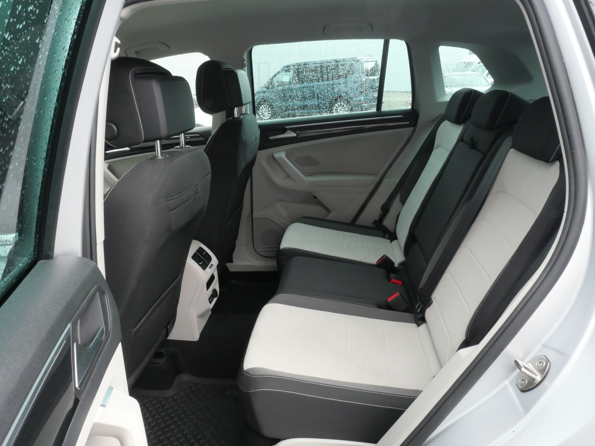 VW Tiguan 1.4TSI PHEV Elegance DSG *CH-Auto, AHK-schwenkbar, 360°-Kamera*-image-11