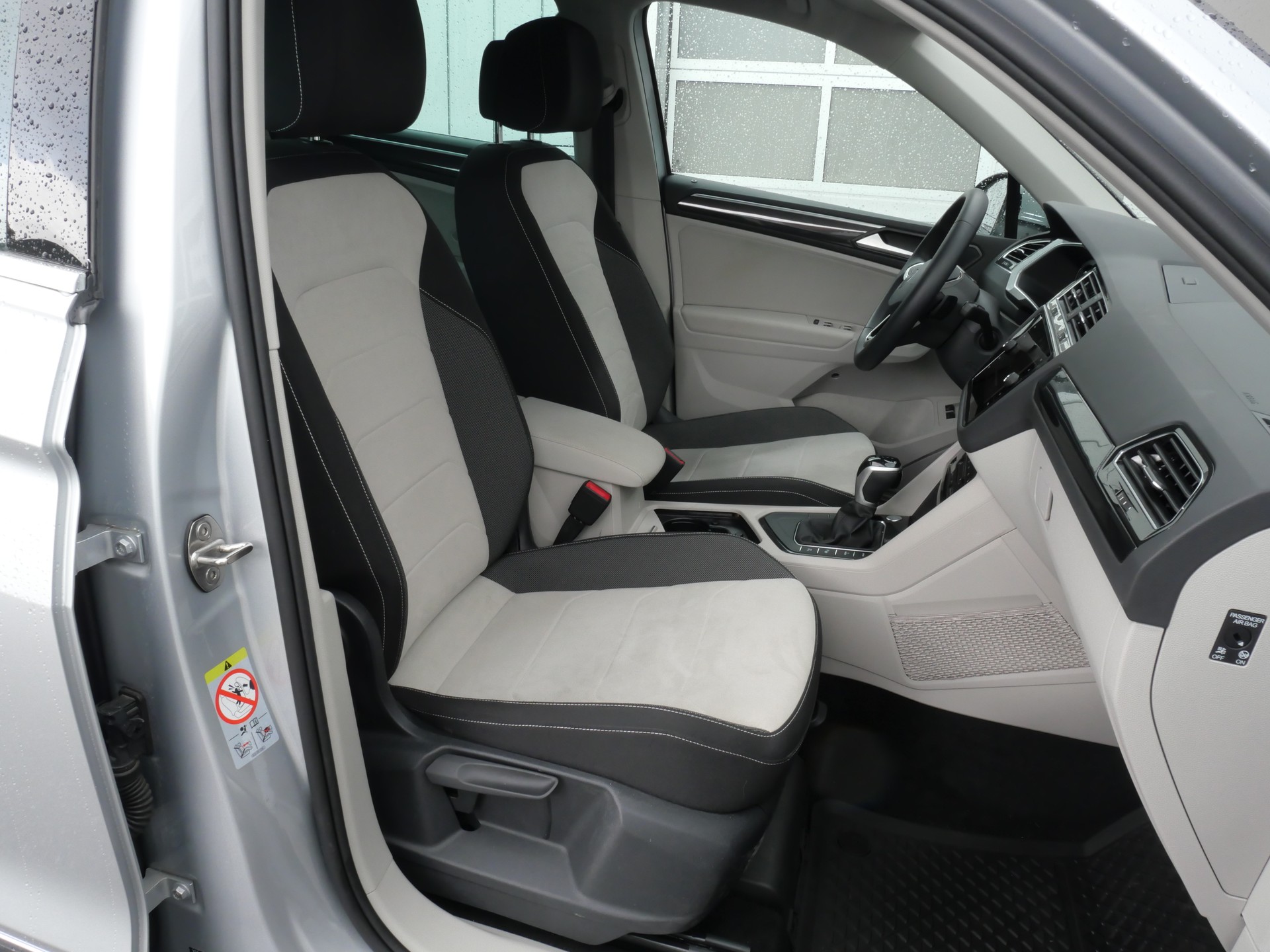 VW Tiguan 1.4TSI PHEV Elegance DSG *CH-Auto, AHK-schwenkbar, 360°-Kamera*-image-12