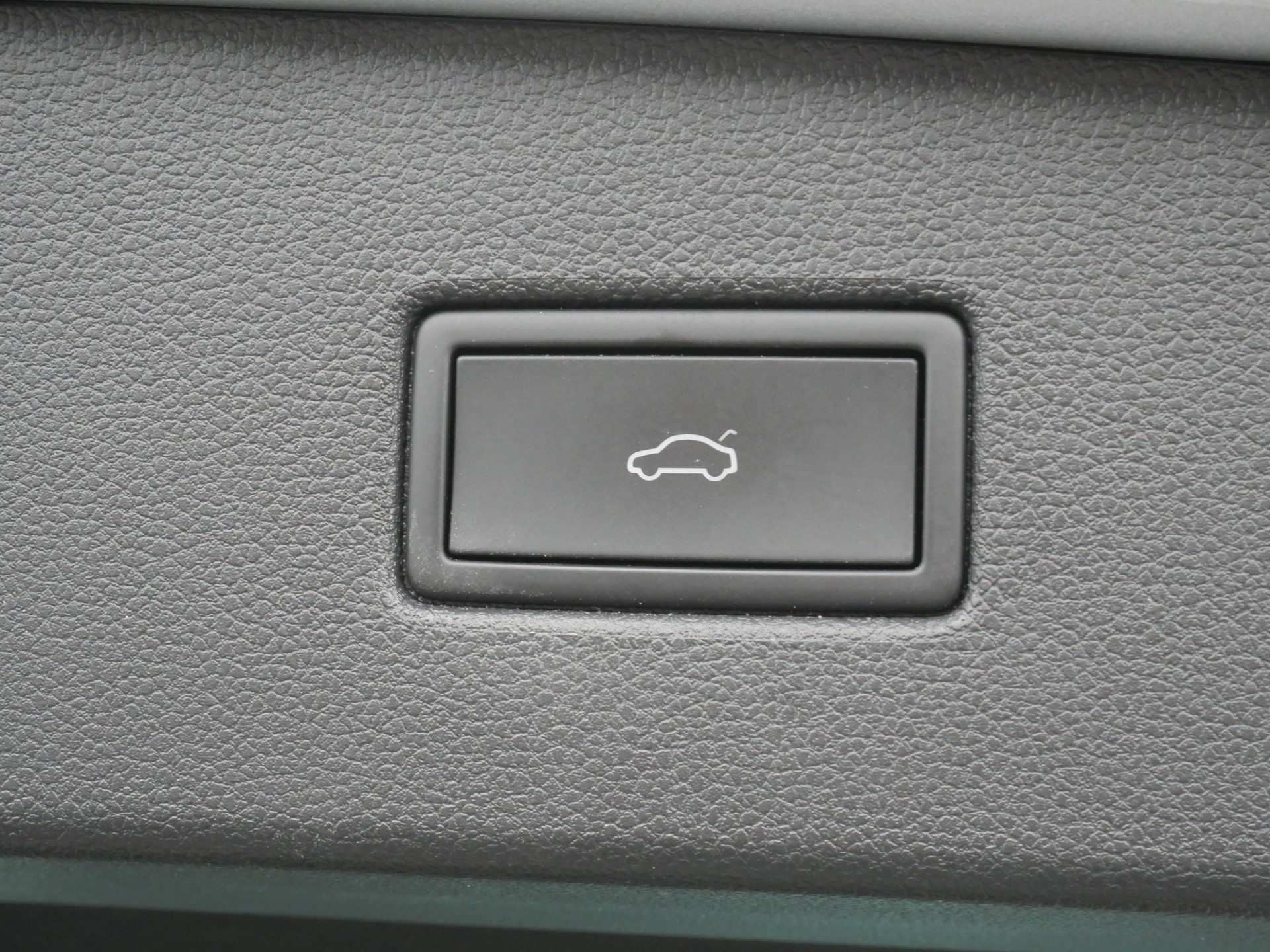 VW Tiguan 1.4TSI PHEV Elegance DSG *CH-Auto, AHK-schwenkbar, 360°-Kamera*-image-10
