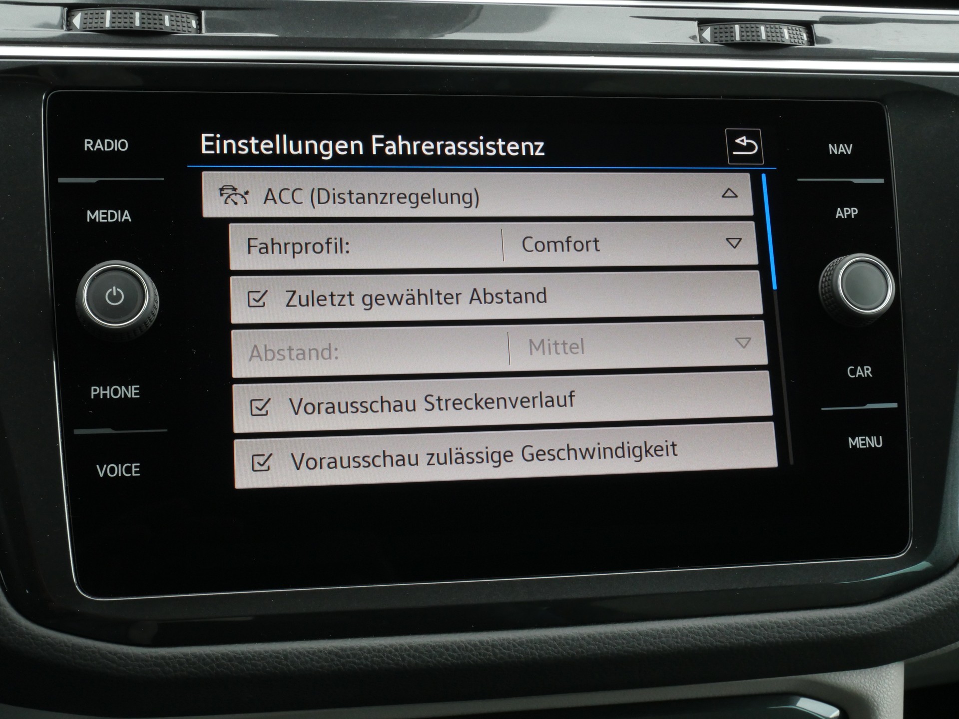 VW Tiguan 1.4TSI PHEV Elegance DSG *CH-Auto, AHK-schwenkbar, 360°-Kamera*-image-27