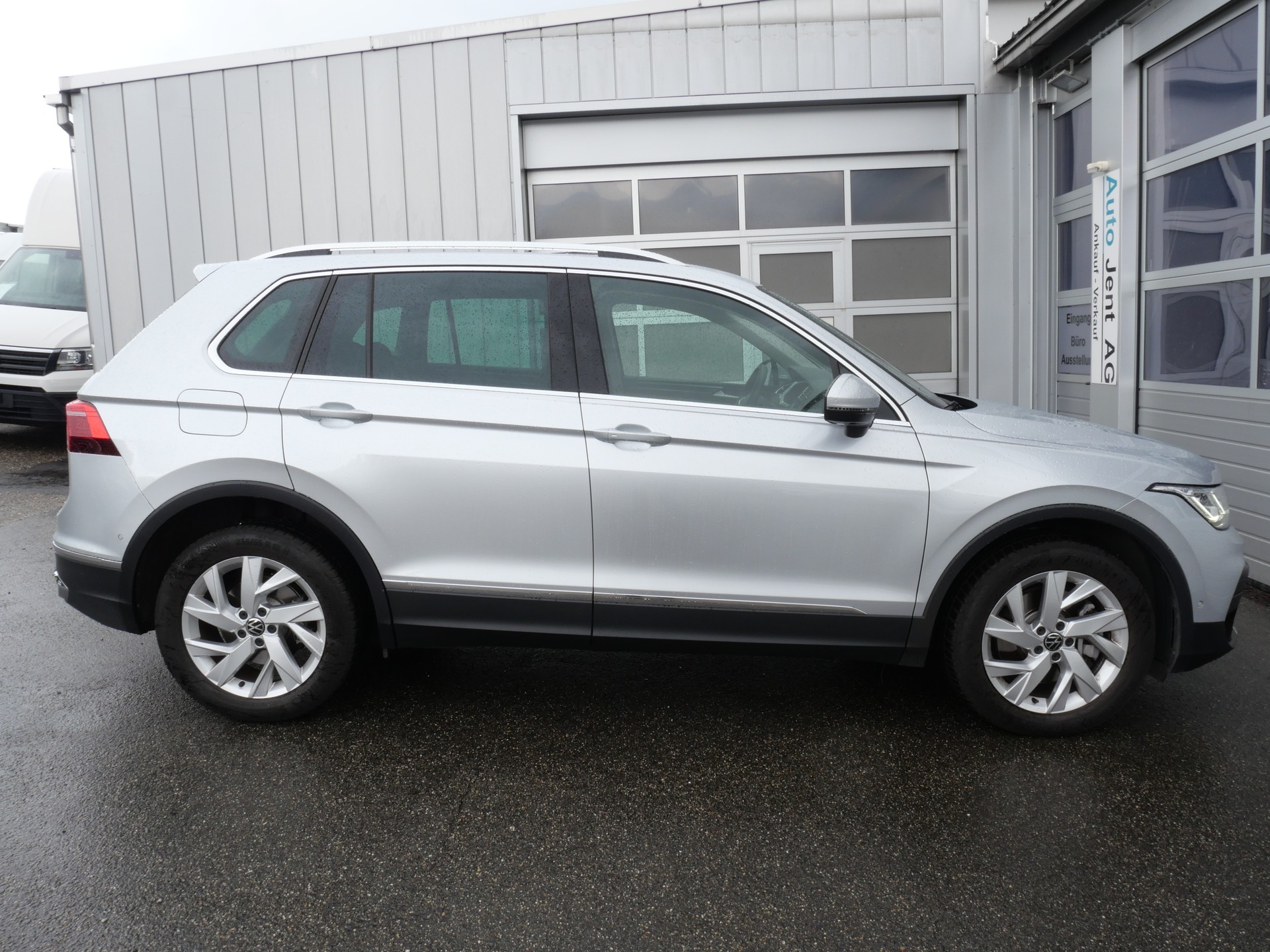 VW Tiguan 1.4TSI PHEV Elegance DSG *CH-Auto, AHK-schwenkbar, 360°-Kamera*-image-5