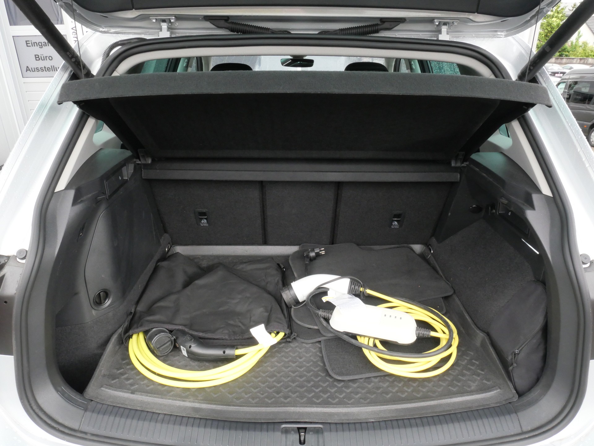 VW Tiguan 1.4TSI PHEV Elegance DSG *CH-Auto, AHK-schwenkbar, 360°-Kamera*-image-7