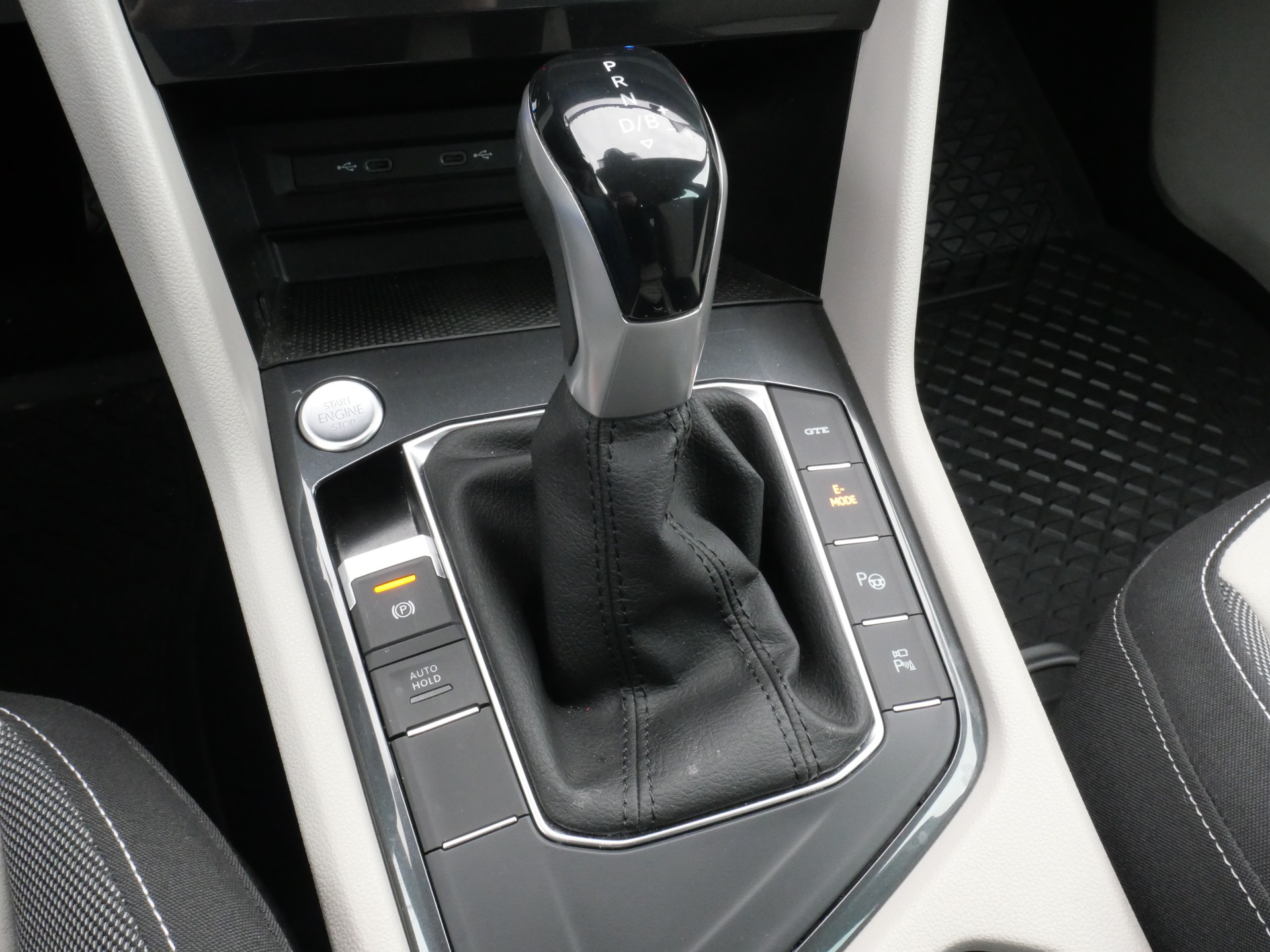VW Tiguan 1.4TSI PHEV Elegance DSG *CH-Auto, AHK-schwenkbar, 360°-Kamera*-image-15
