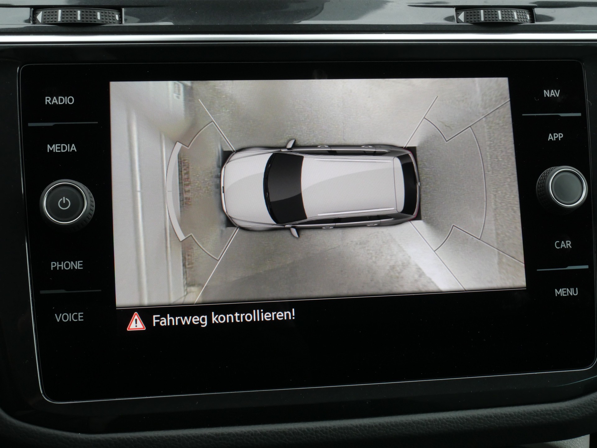 VW Tiguan 1.4TSI PHEV Elegance DSG *CH-Auto, AHK-schwenkbar, 360°-Kamera*-image-18