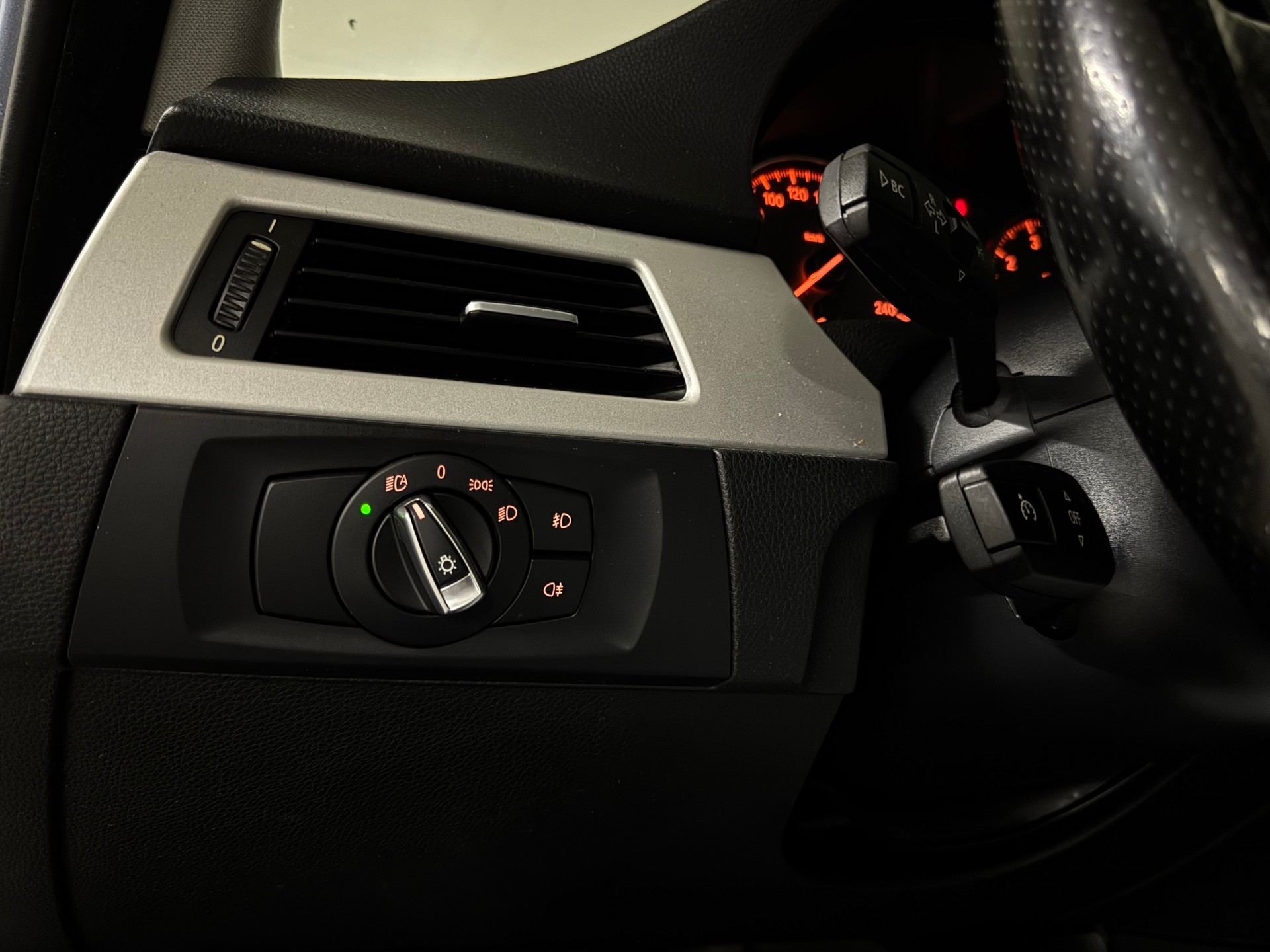 BMW 318i M-Paket-image-13