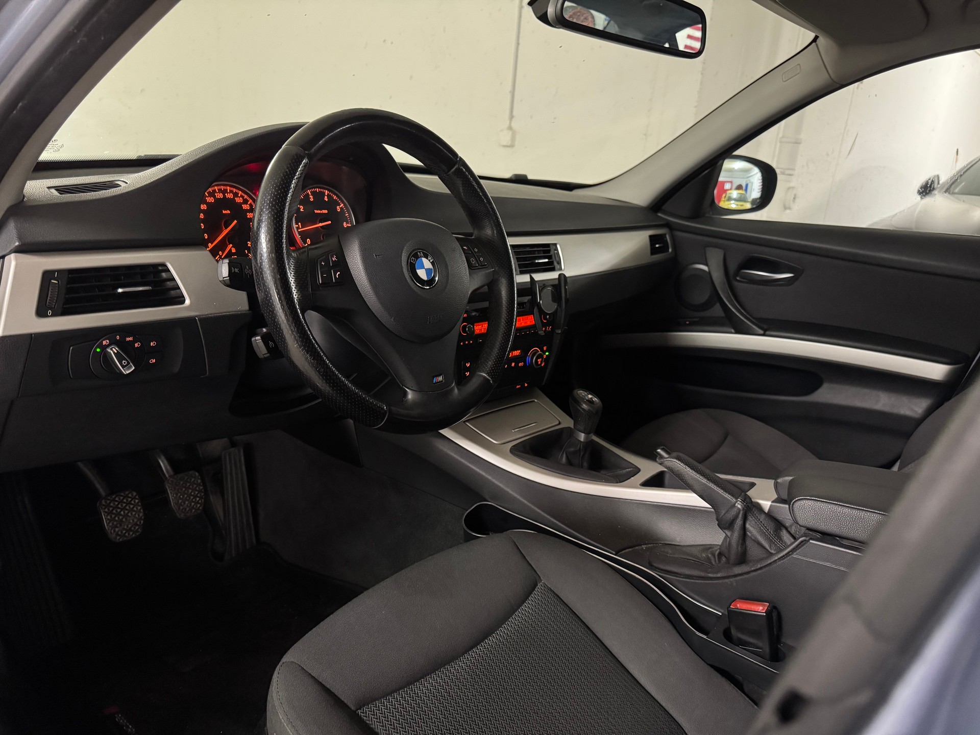 BMW 318i M-Paket-image-8