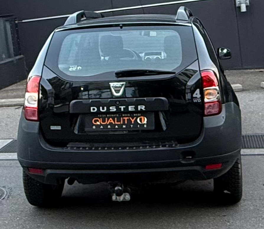 DACIA Duster 1.6 Celebration 4x4-image-1