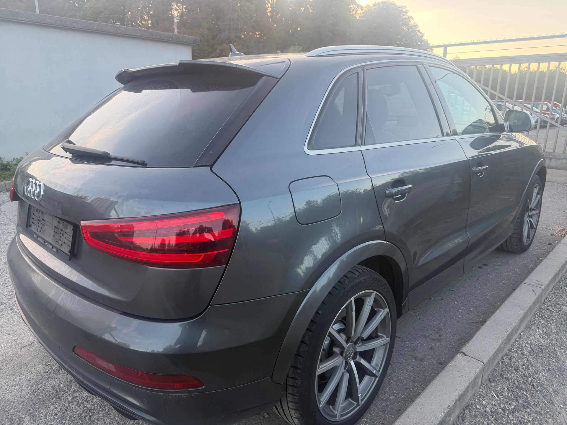 AUDI RS Q3 2.5 TFSI quattro S-tronic-image-2