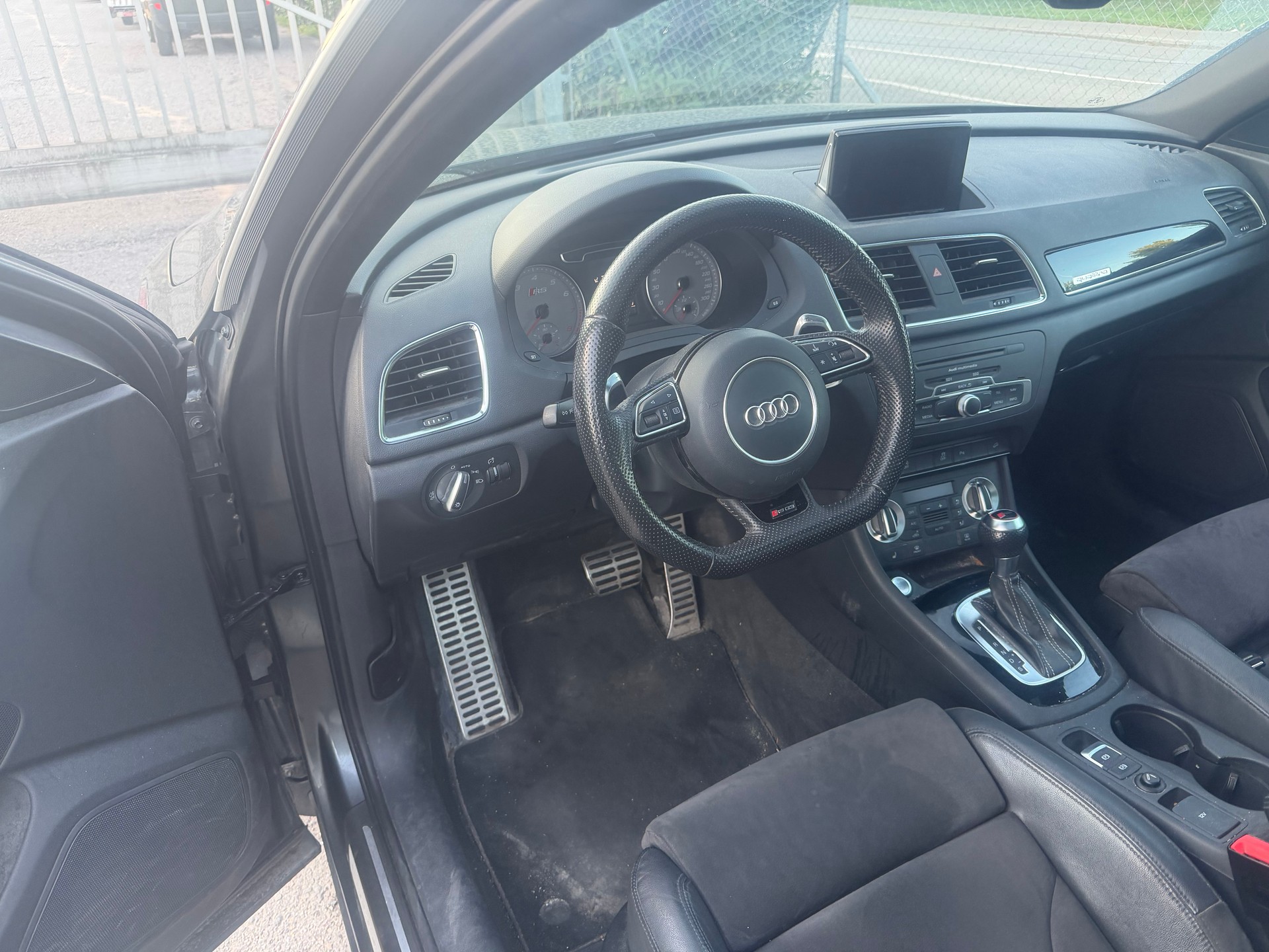 AUDI RS Q3 2.5 TFSI quattro S-tronic-image-9