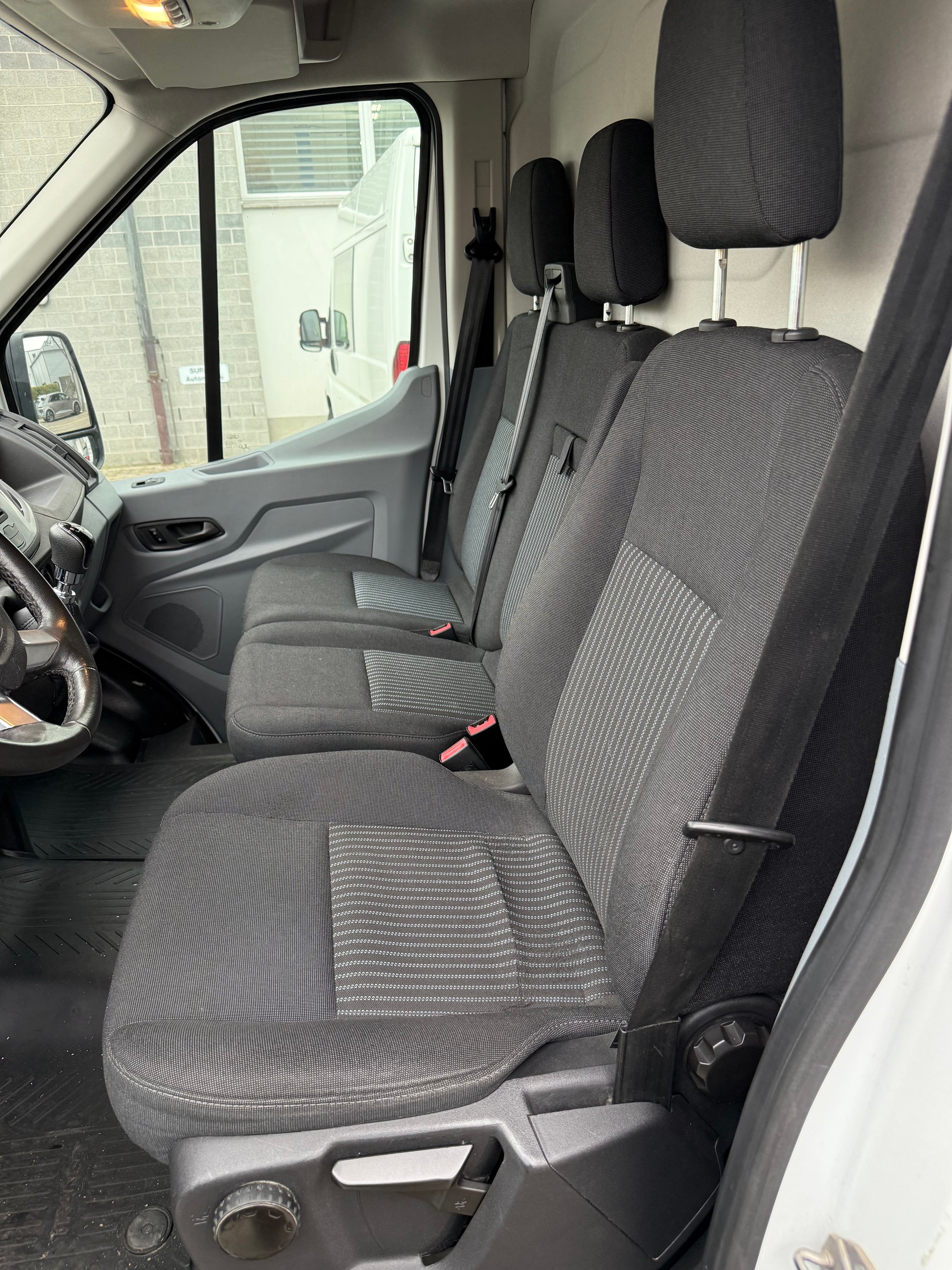 FORD Transit 350 L5 Ambiente 2.0 TDCi 130 RWD-image-5