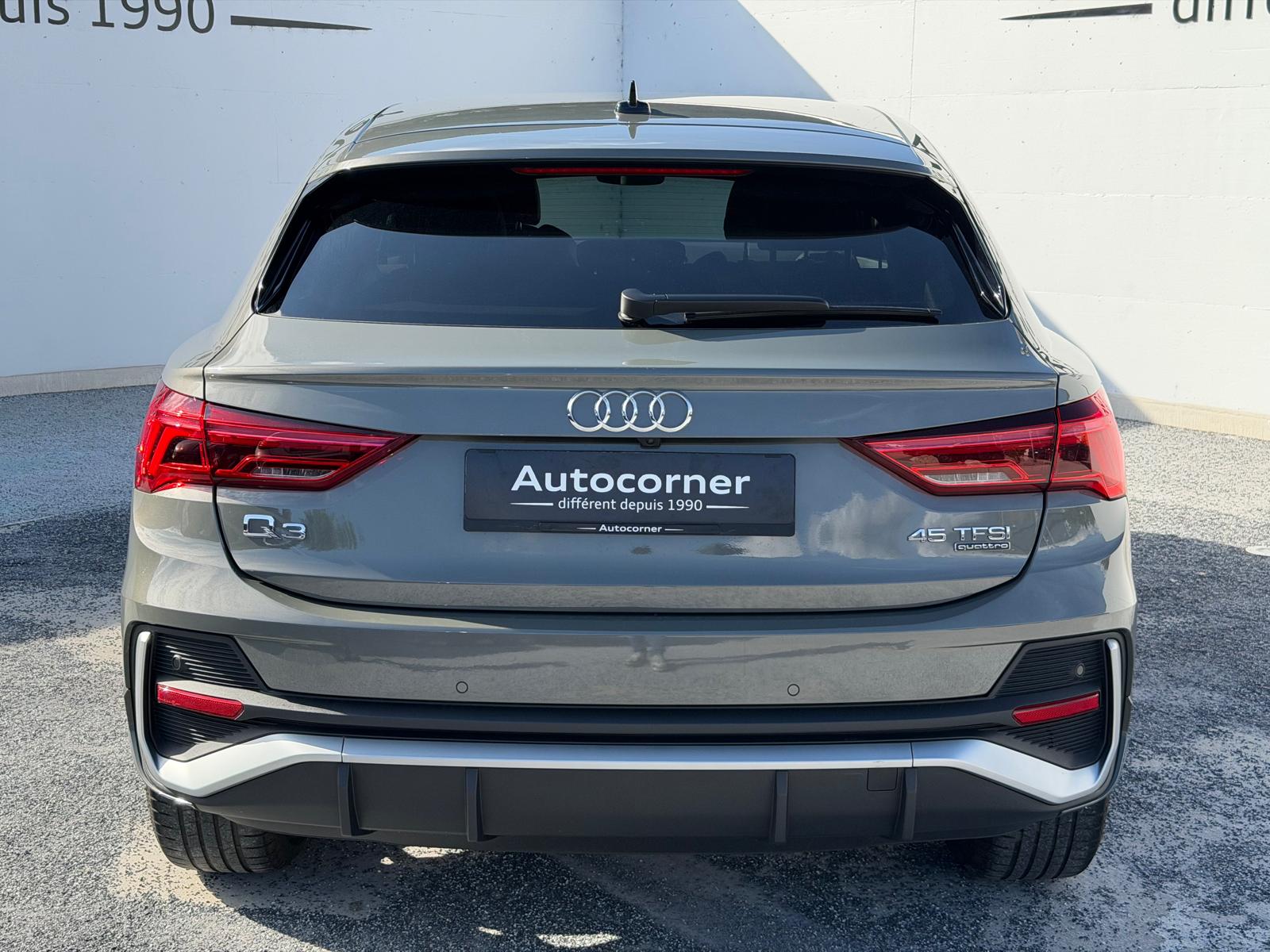 AUDI Q3 Sportback 45 TFSI S line quattro S-tronic-image-2