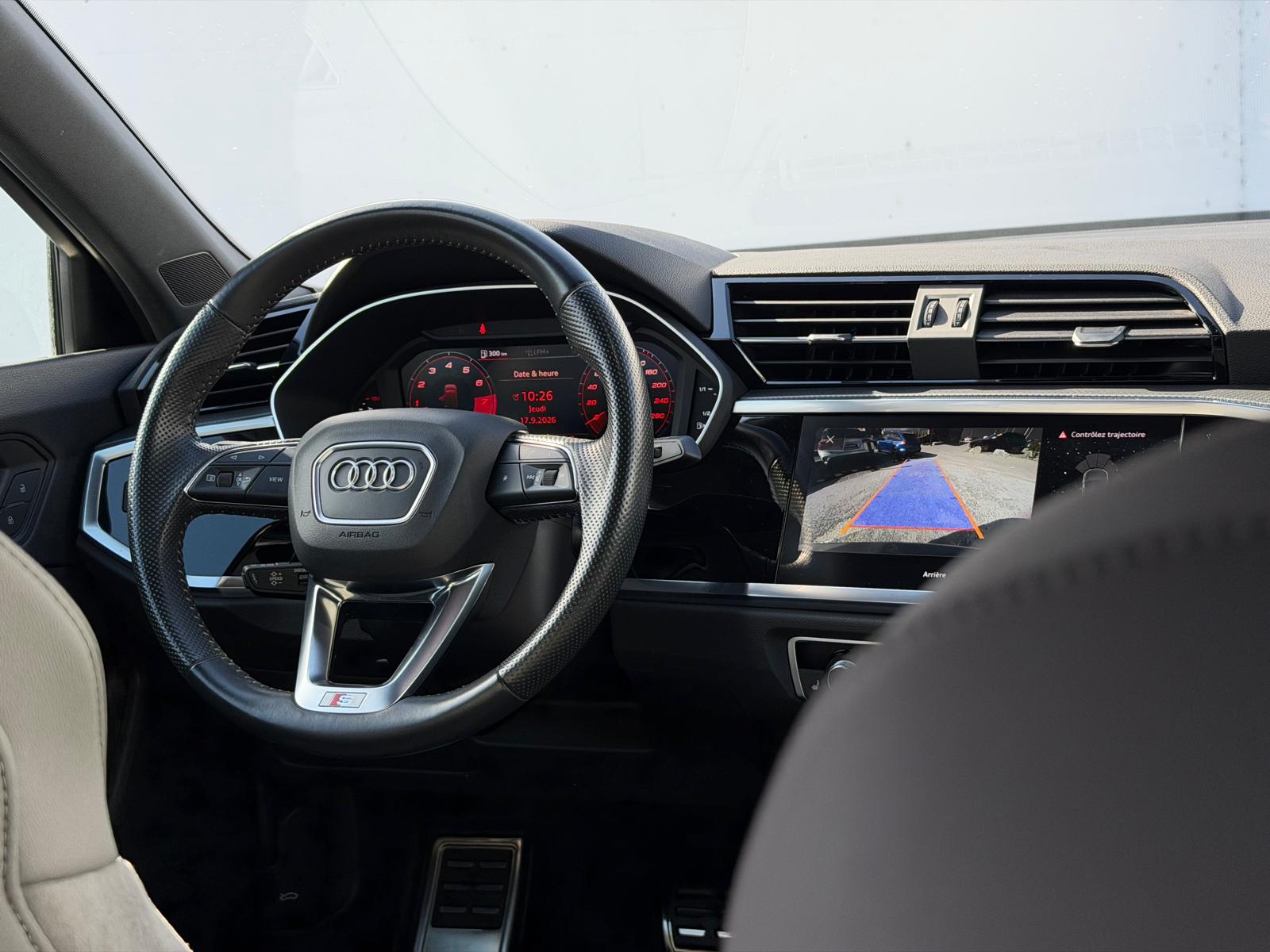 AUDI Q3 Sportback 45 TFSI S line quattro S-tronic-image-8