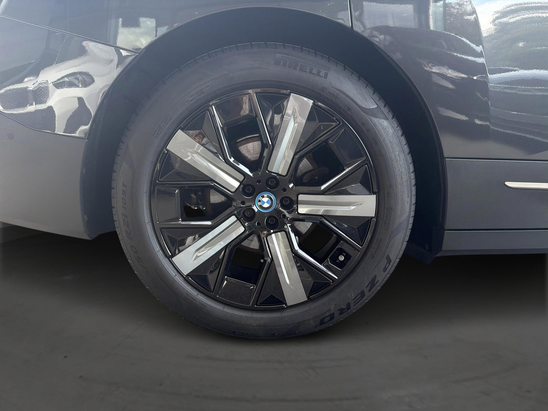 BMW iX xDrive40-image-6