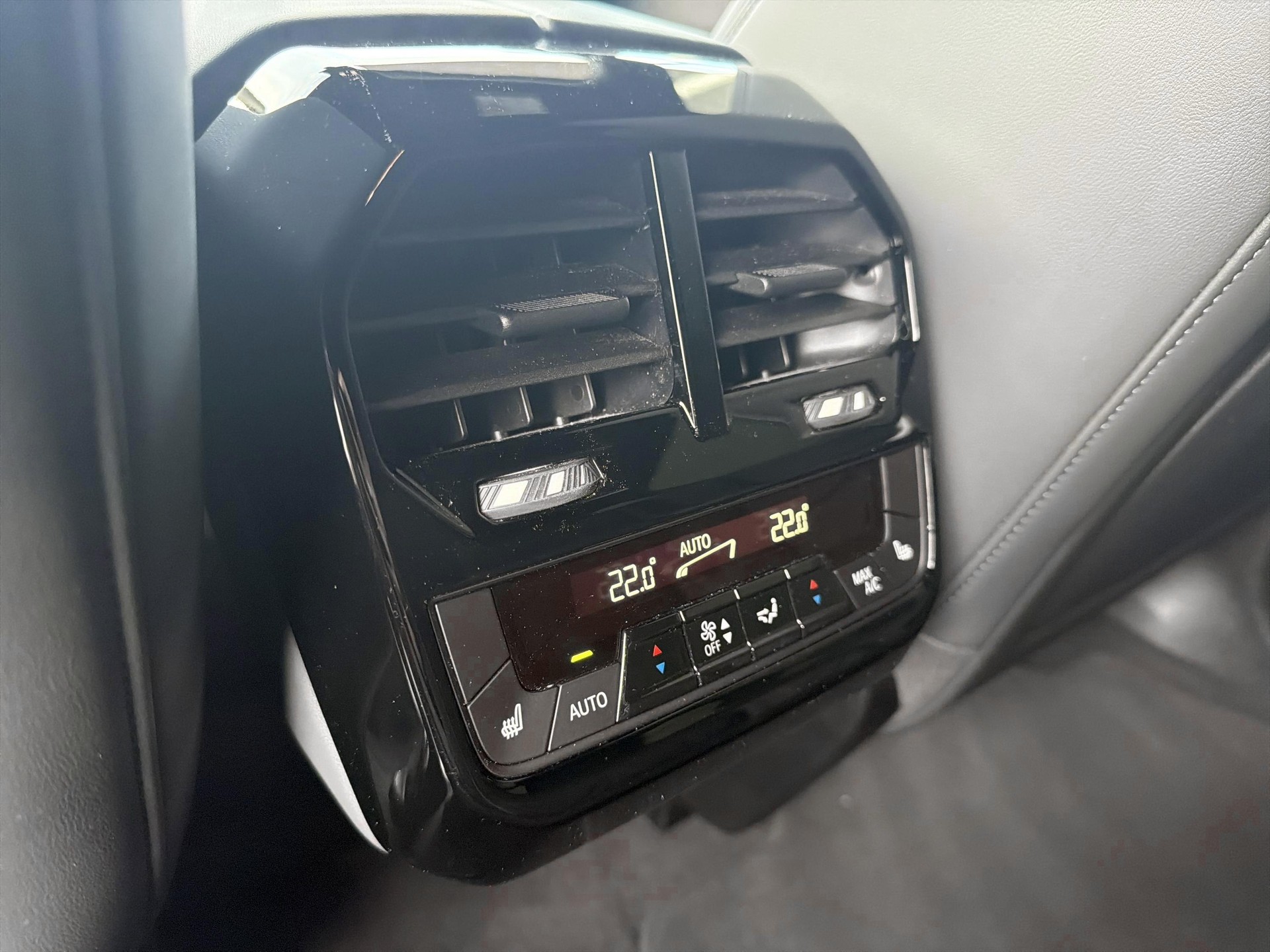 BMW iX xDrive40-image-18