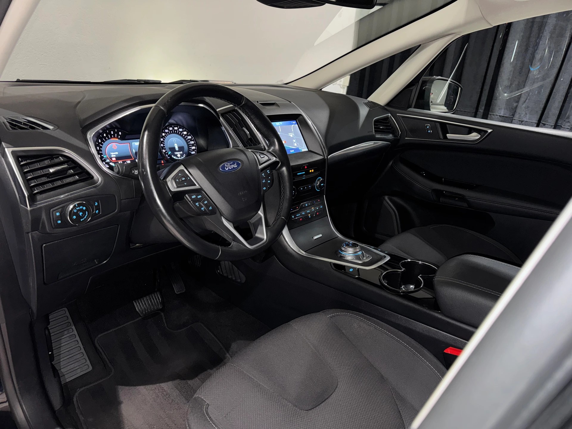 FORD S-Max 2.0 TDCi Titanium Automatic-image-9