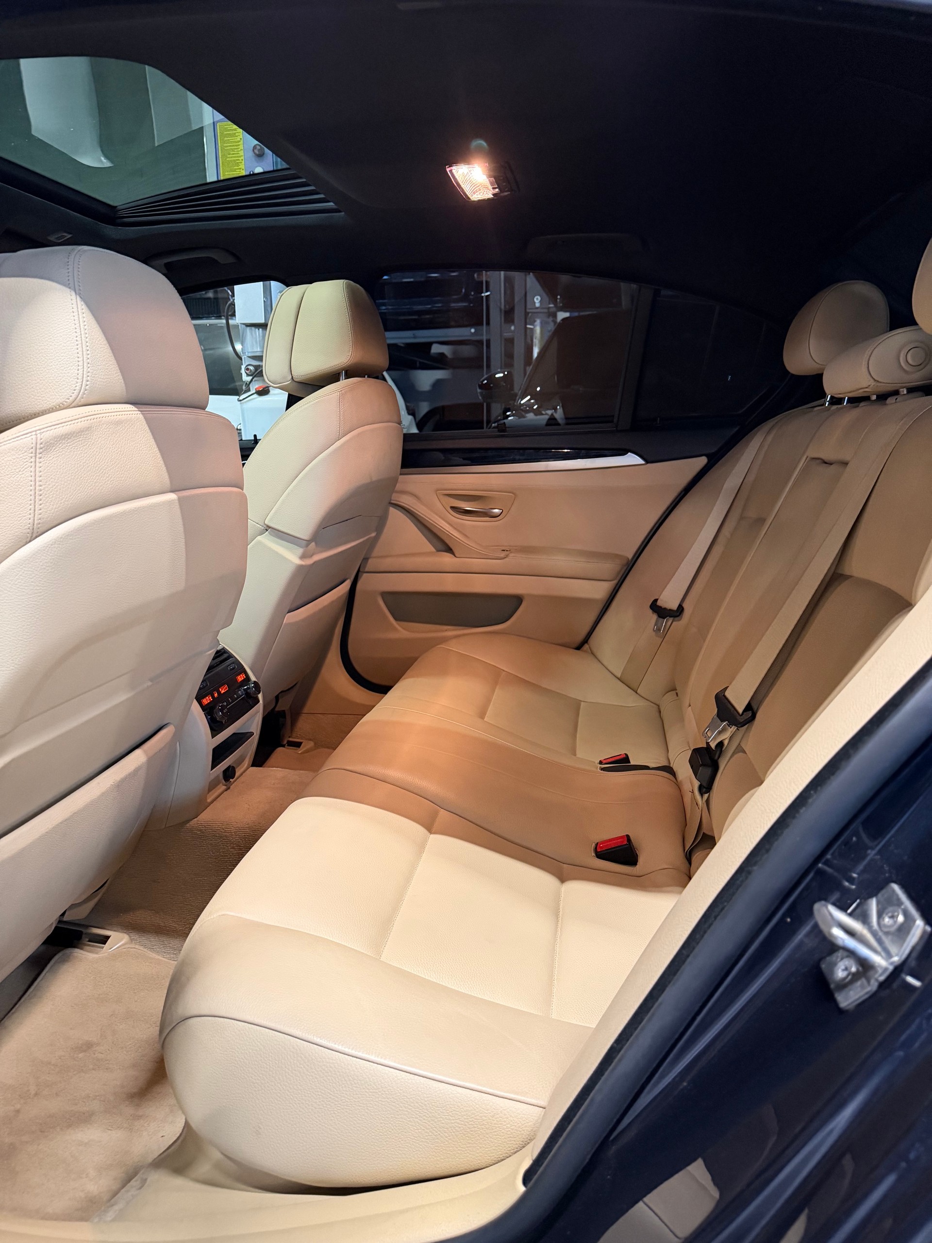 BMW M550d xDrive Steptronic-image-10