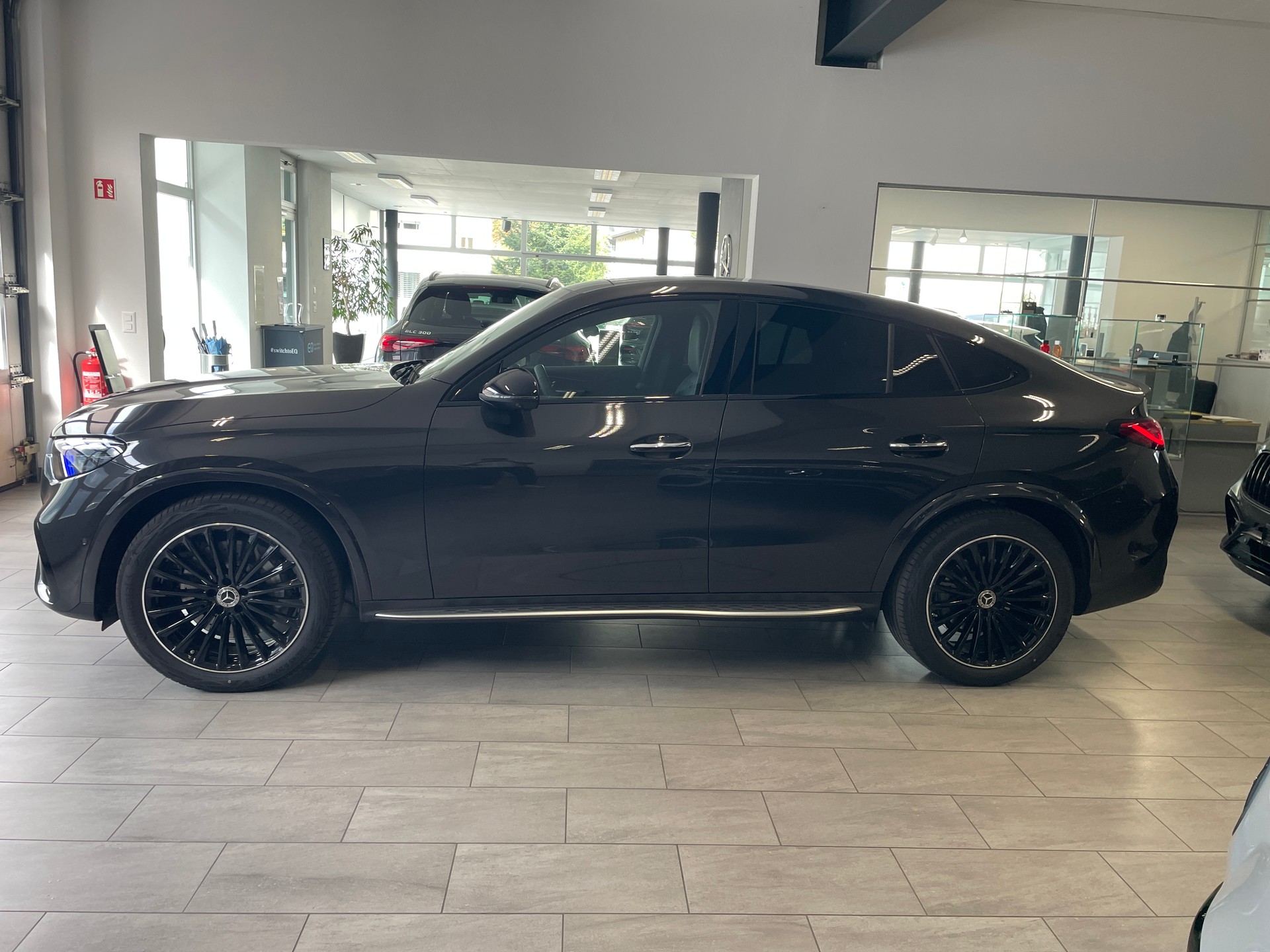 MERCEDES-BENZ GLC Coupé 300 4Matic 9G-Tronic AMG Line-image-3