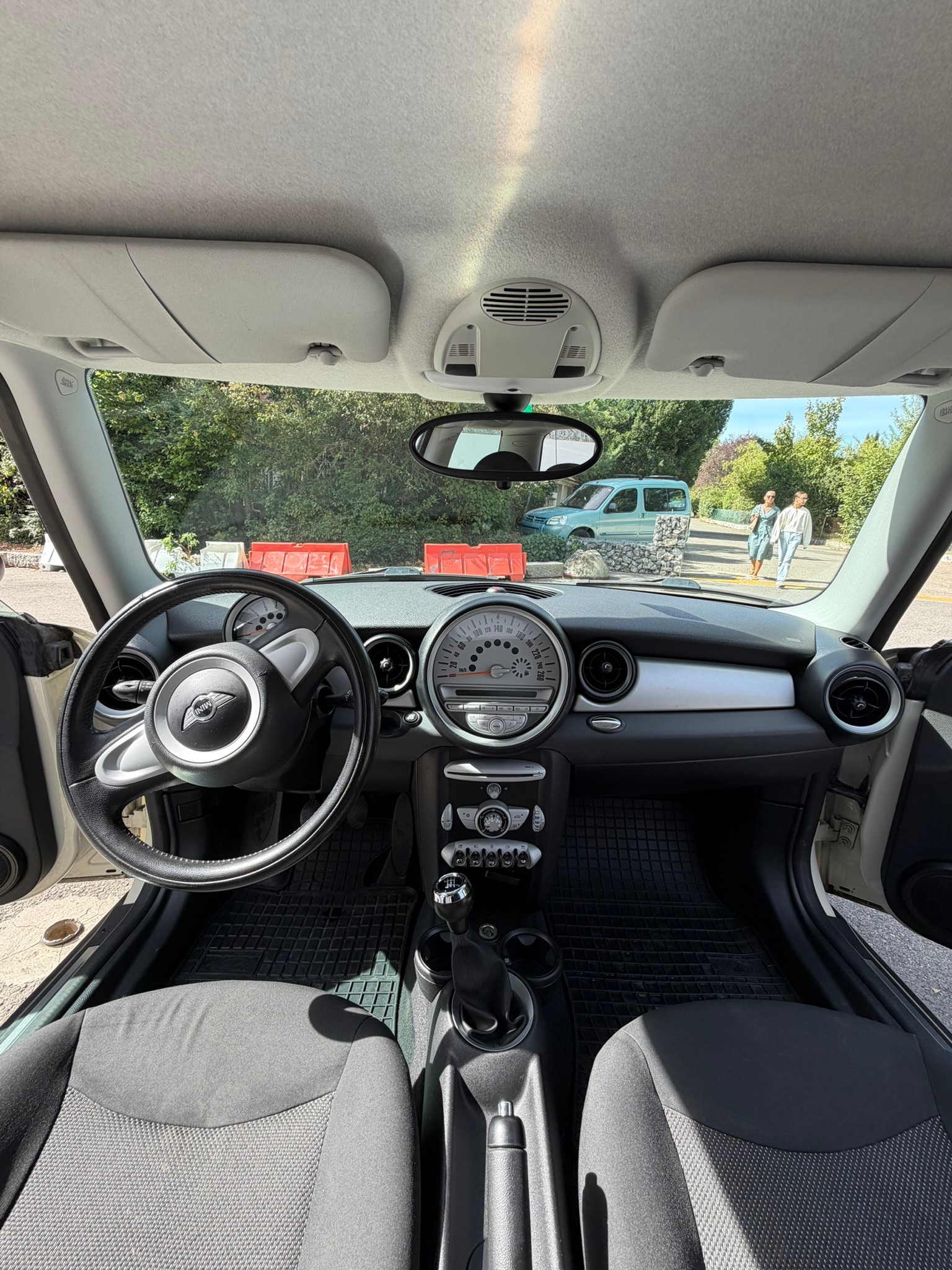 MINI 1.4i One-image-5