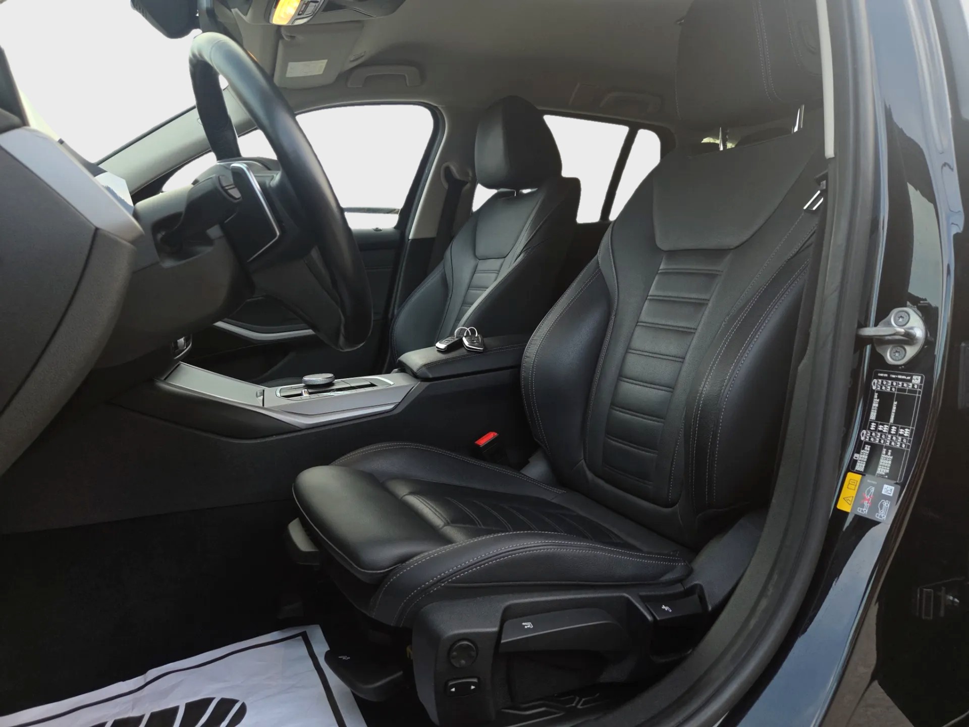 BMW 320e xDrive Touring Steptronic-image-10