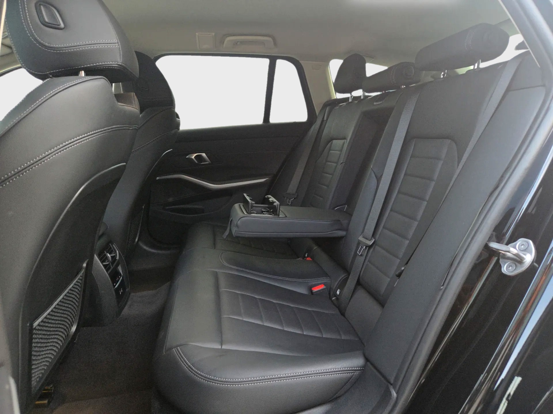BMW 320e xDrive Touring Steptronic-image-11